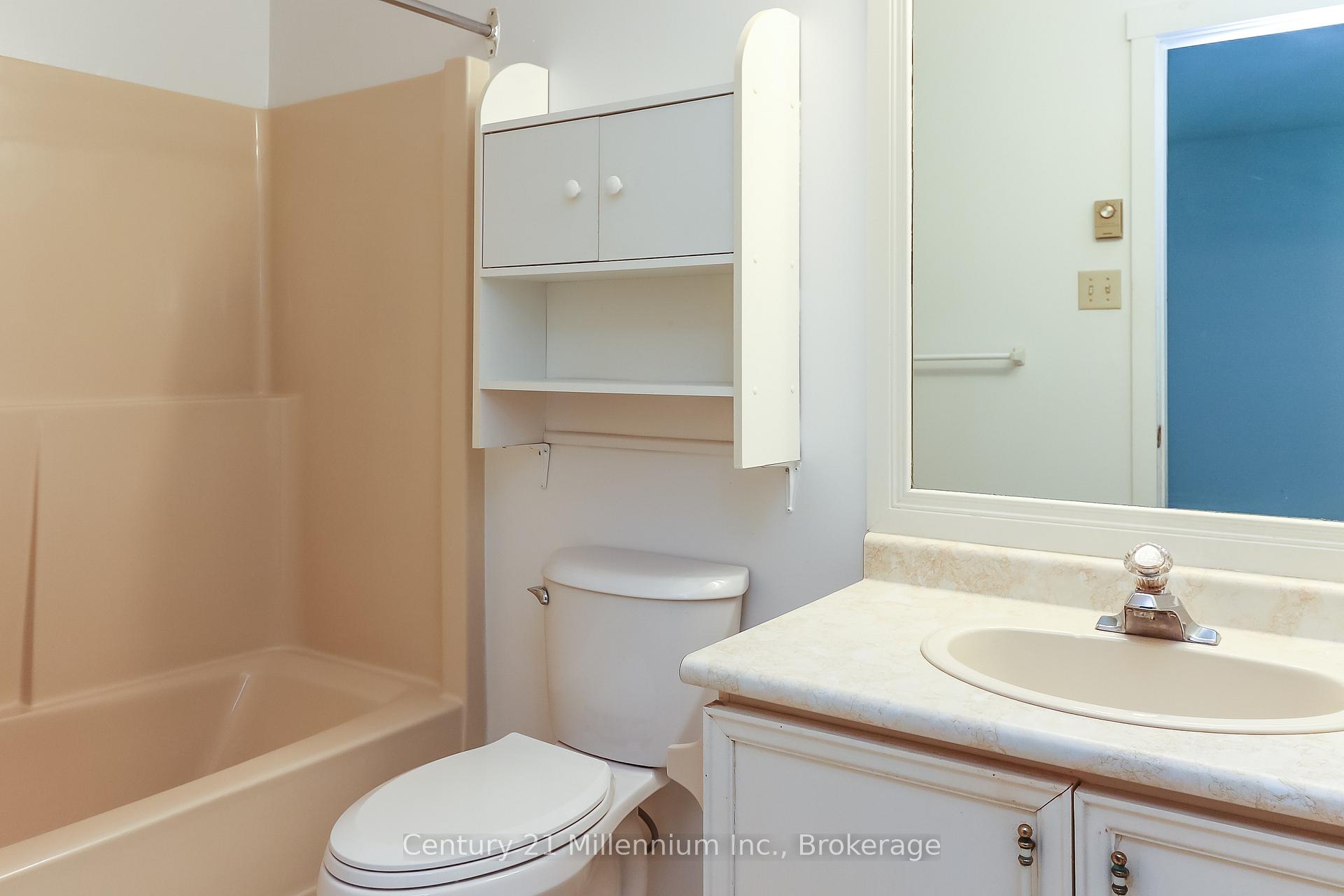 Photo 16 of 524 Oxbow Crescent, Collingwood — HOMEH