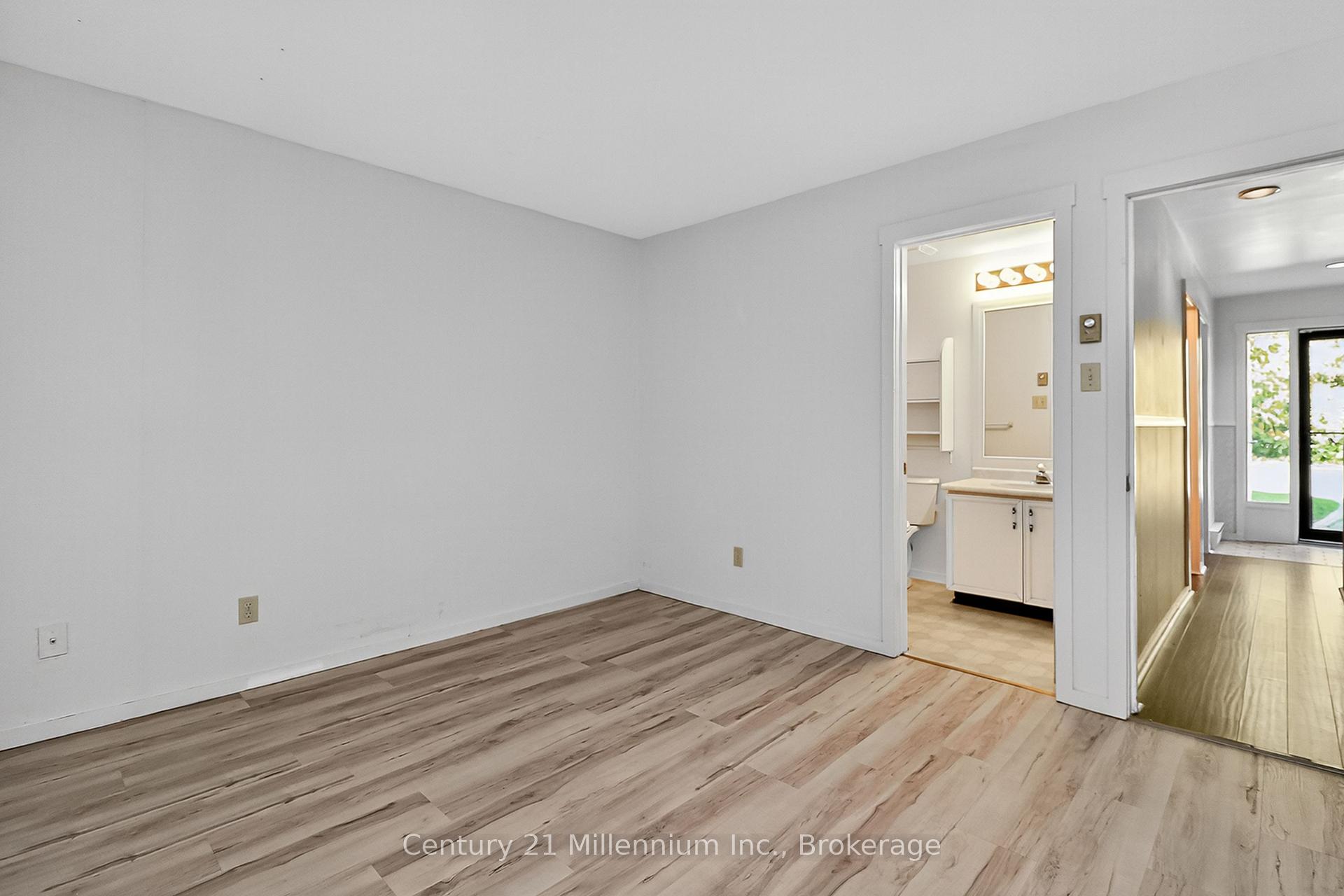 Photo 18 of 524 Oxbow Crescent, Collingwood — HOMEH