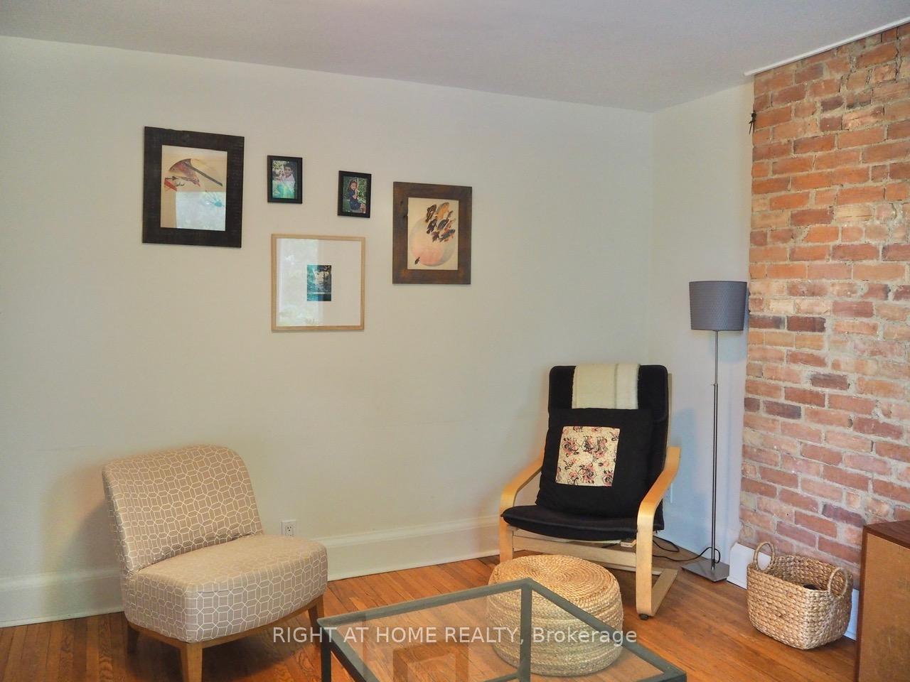 Photo 2 of 560 Crawford Street, Toronto, Palmerston-Little Italy — HOMEH