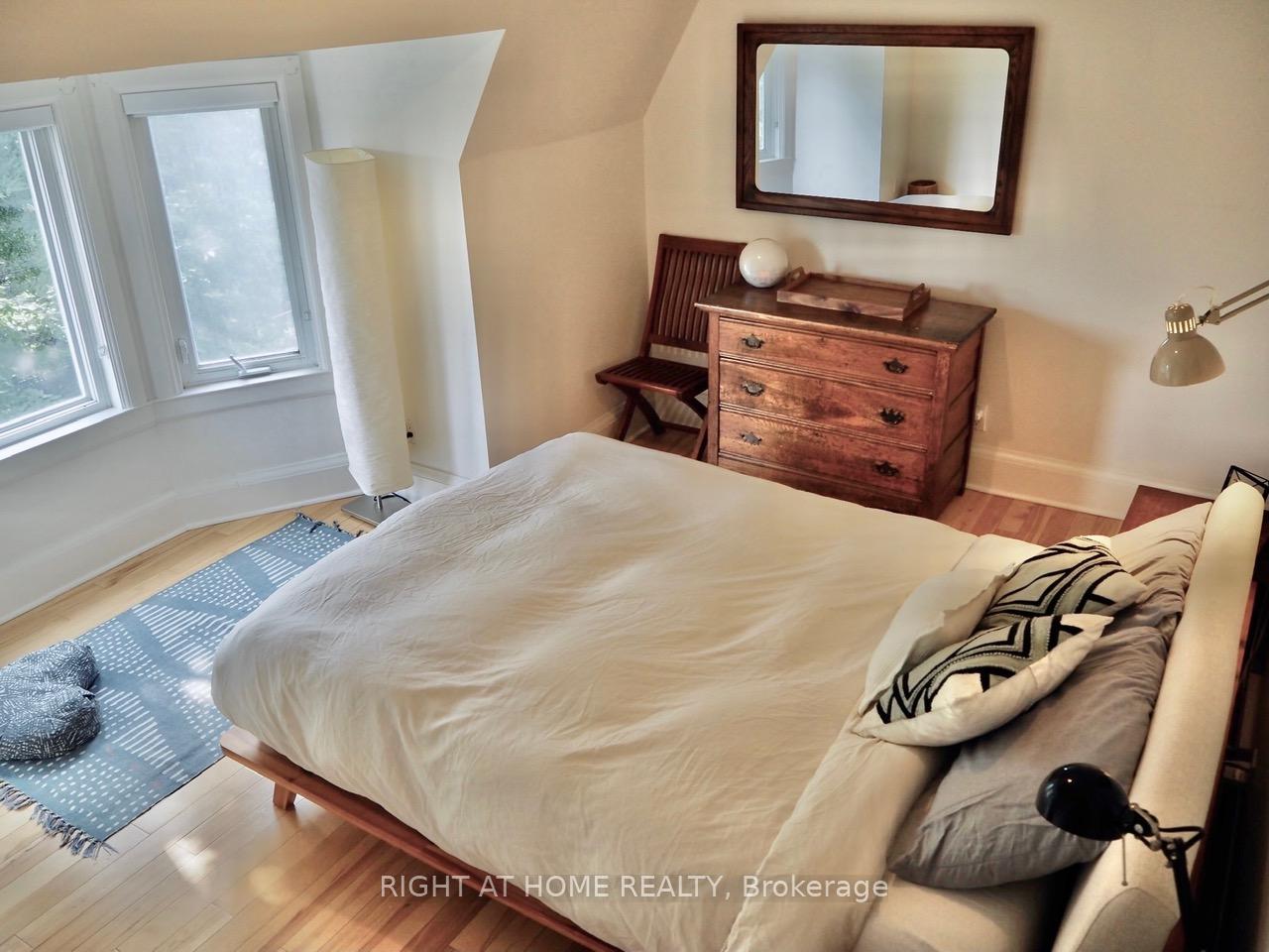 Photo 7 of 560 Crawford Street, Toronto, Palmerston-Little Italy — HOMEH