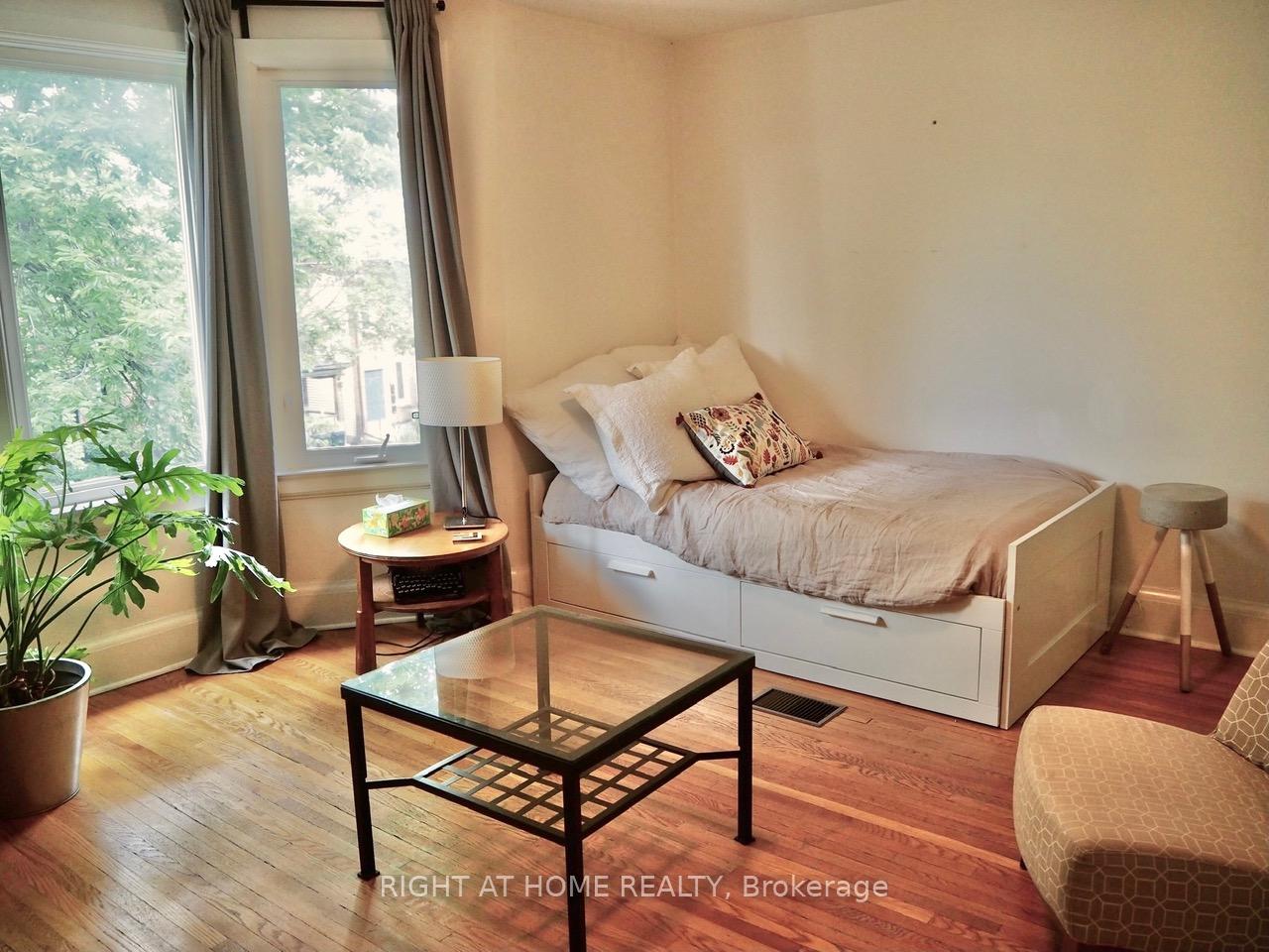 Photo 10 of 560 Crawford Street, Toronto, Palmerston-Little Italy — HOMEH
