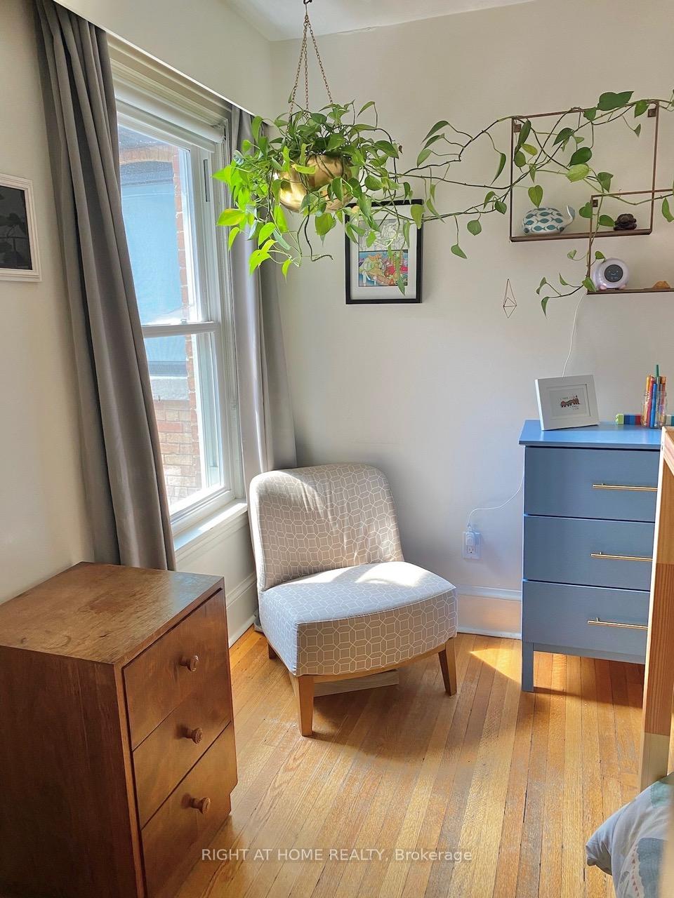 Photo 9 of 560 Crawford Street, Toronto, Palmerston-Little Italy — HOMEH
