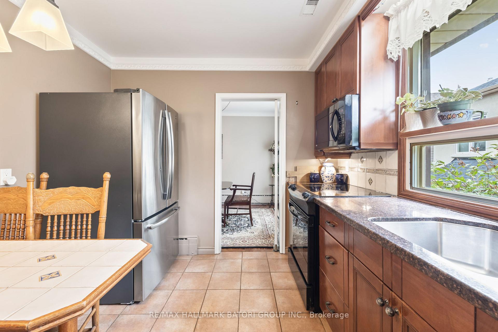 Photo 10 of Unit Main, 9 Wingate Place, Toronto, Forest Hill North — HOMEH