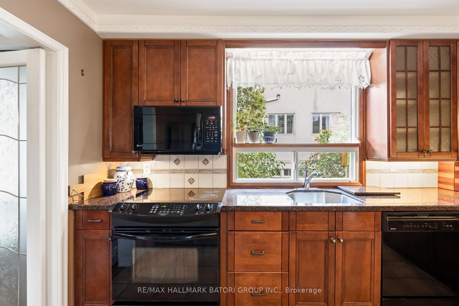 Photo 11 of Unit Main, 9 Wingate Place, Toronto, Forest Hill North — HOMEH