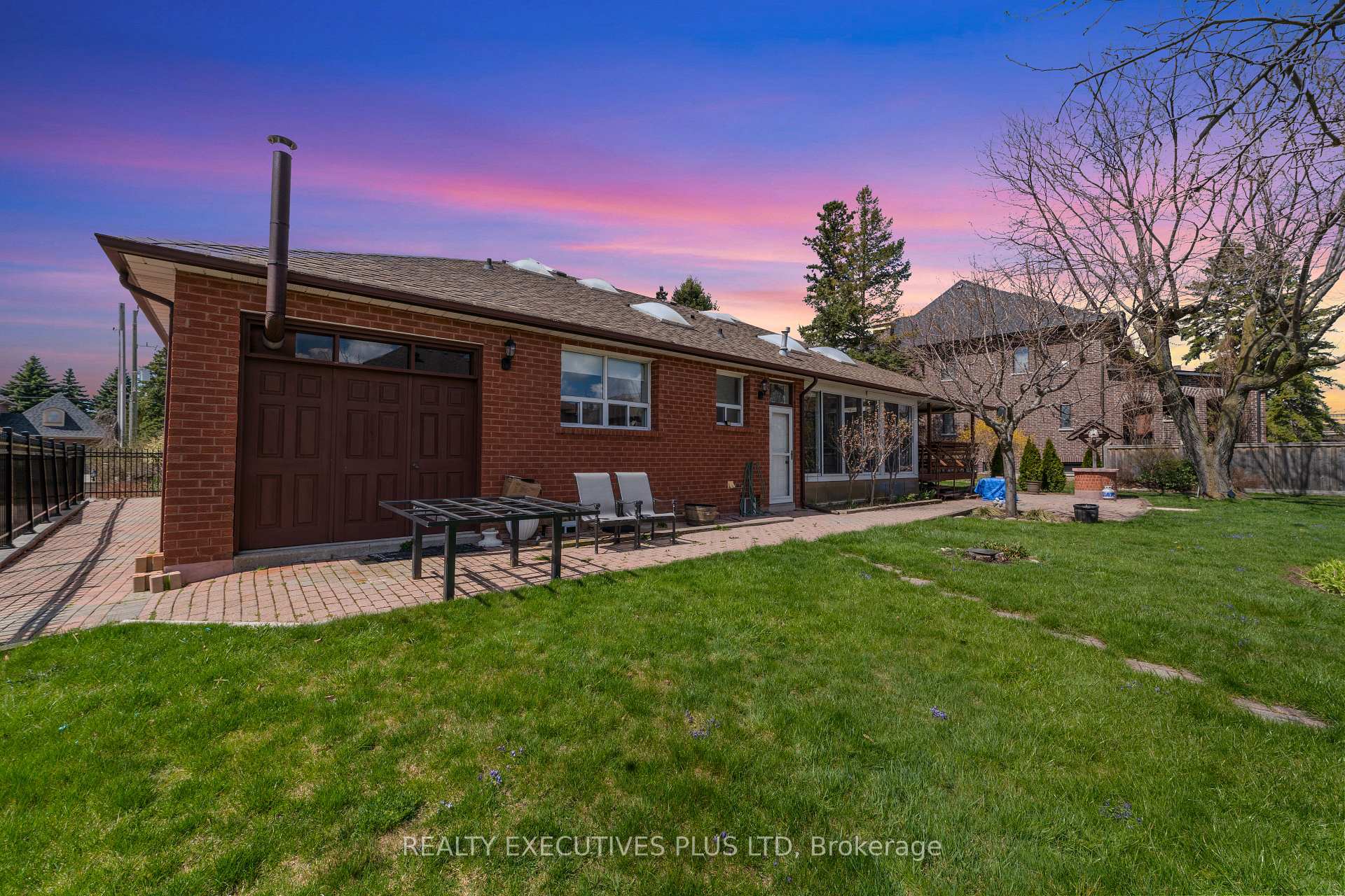 Photo 3 of 17 Gram Street, Vaughan, Maple — HOMEH