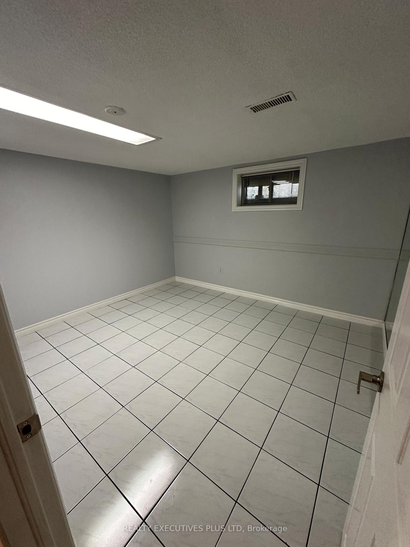 Photo 2 of 17 Gram Street, Vaughan, Maple — HOMEH