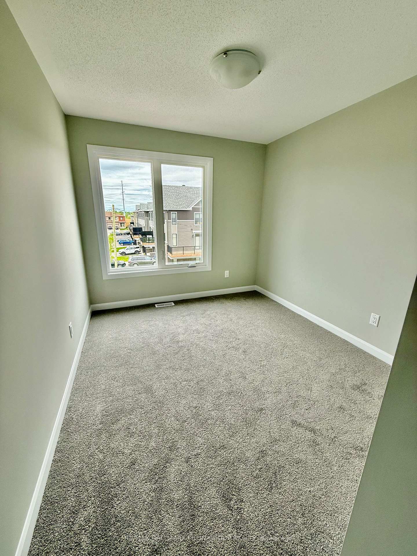 Photo 10 of 181 Gerry Lalonde Drive, Ottawa, Avalon West — HOMEH