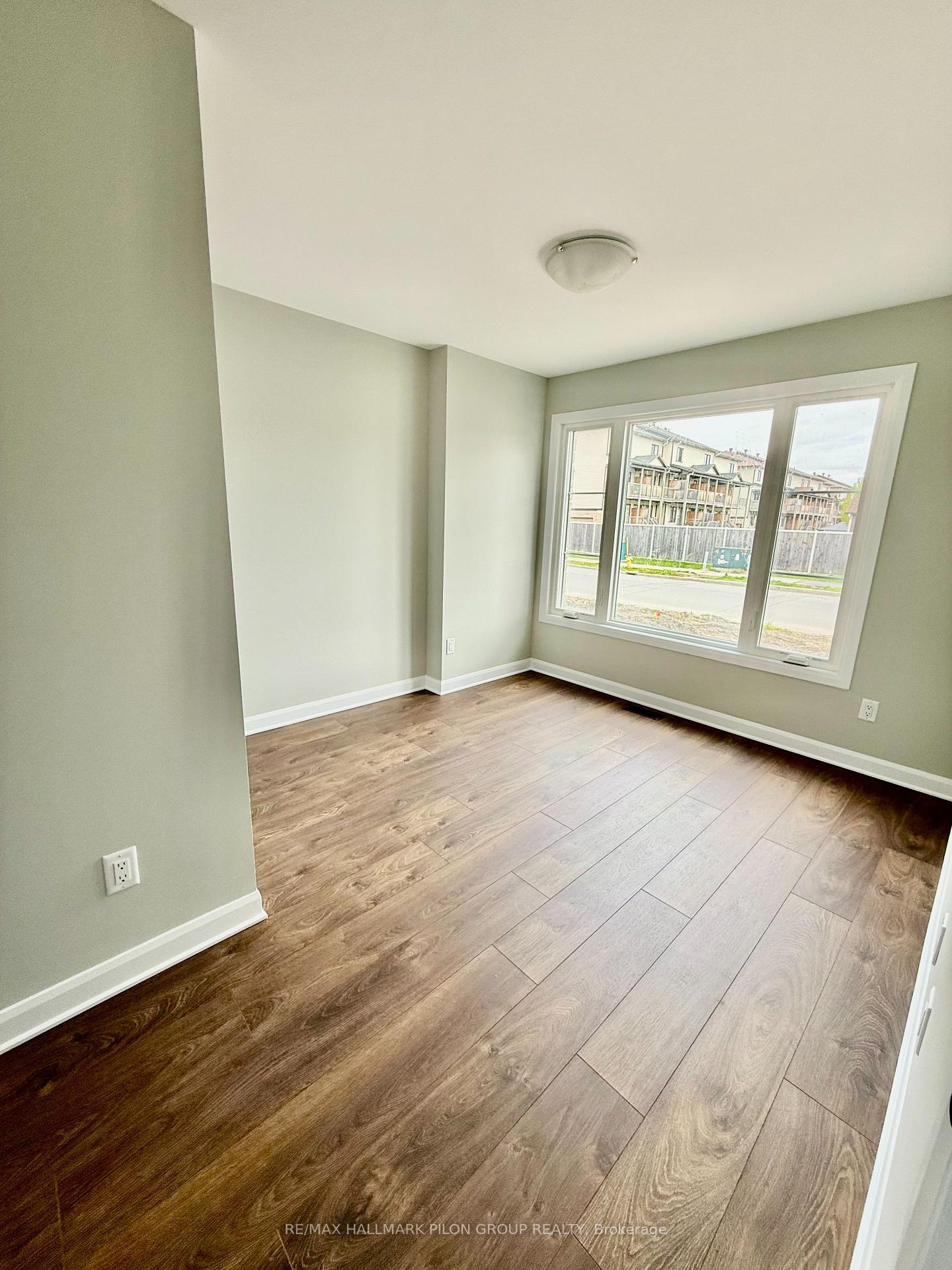 Photo 11 of 181 Gerry Lalonde Drive, Ottawa, Avalon West — HOMEH