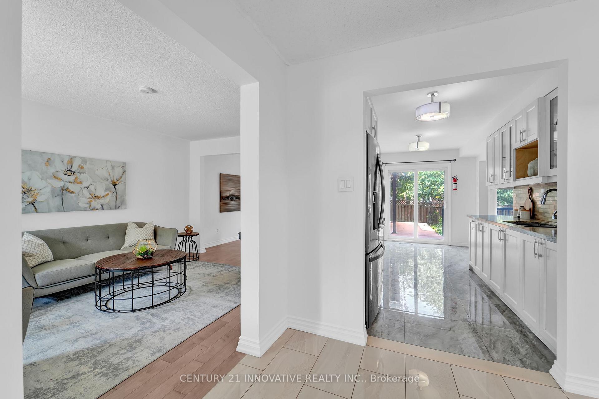 Photo 2 of 10 Blake Court, Ajax, Central — HOMEH