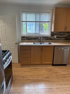 Photo 13 of Unit Main Floor, 77 Murray Drive, Aurora, Aurora Highlands — HOMEH