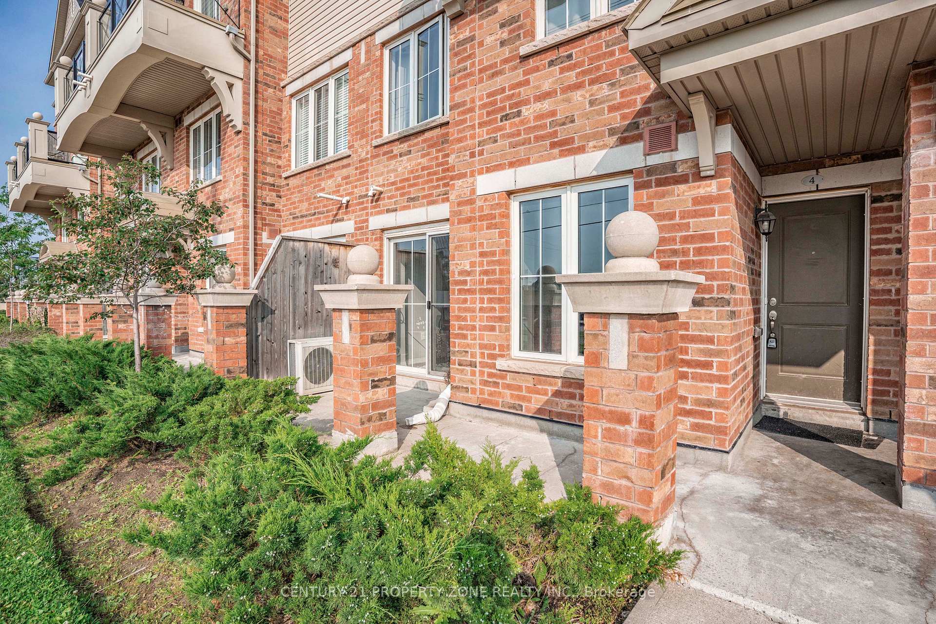 Photo 7 of Unit 4, 2500 Post Road, Oakville, River Oaks — HOMEH