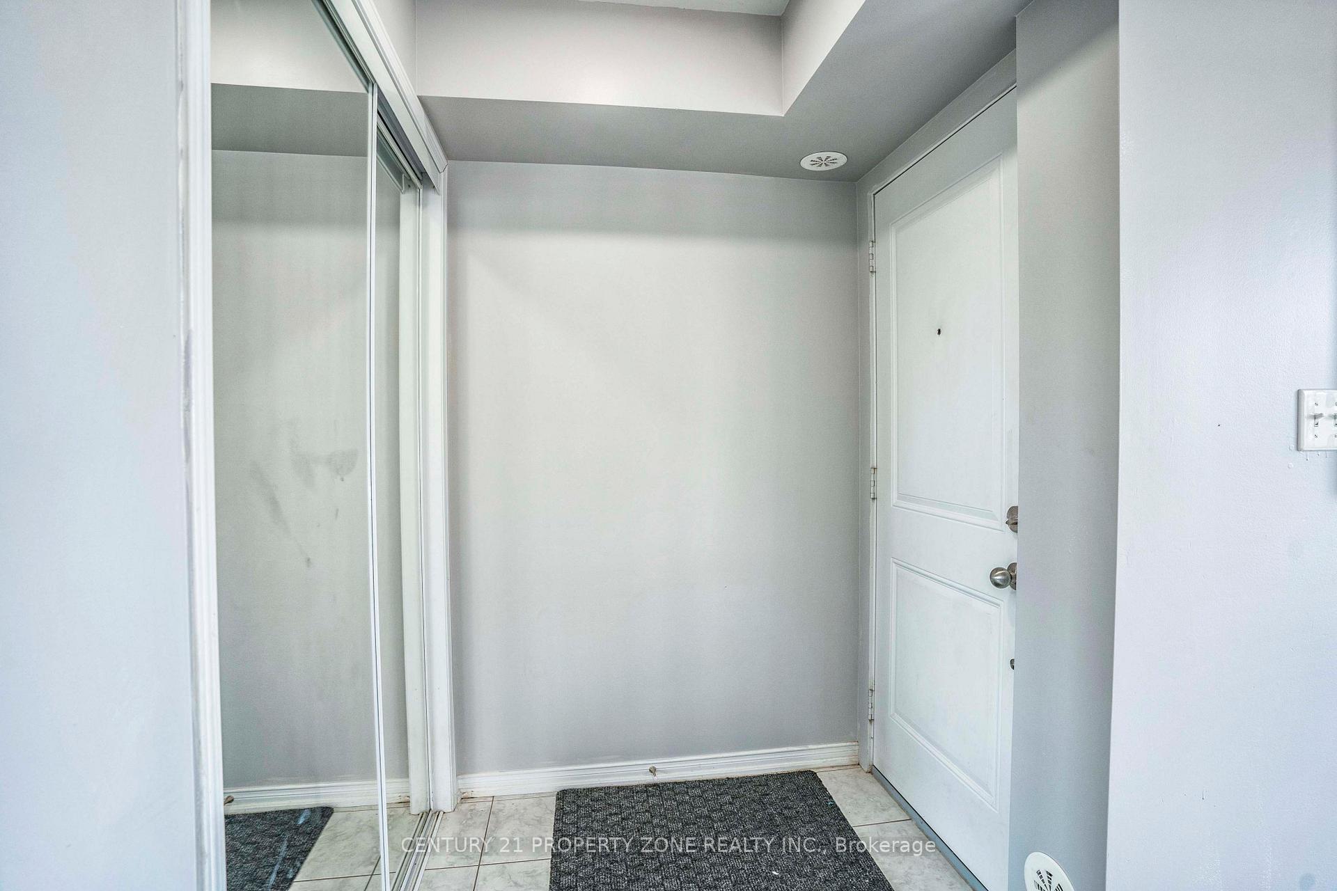 Photo 2 of Unit 4, 2500 Post Road, Oakville, River Oaks — HOMEH