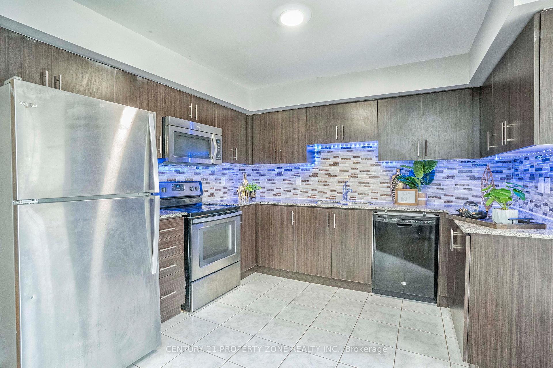 Photo 10 of Unit 4, 2500 Post Road, Oakville, River Oaks — HOMEH