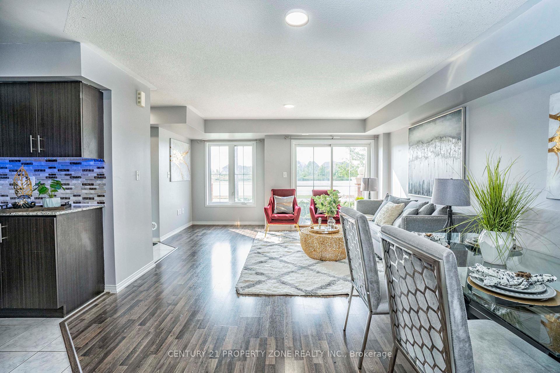 Photo 9 of Unit 4, 2500 Post Road, Oakville, River Oaks — HOMEH