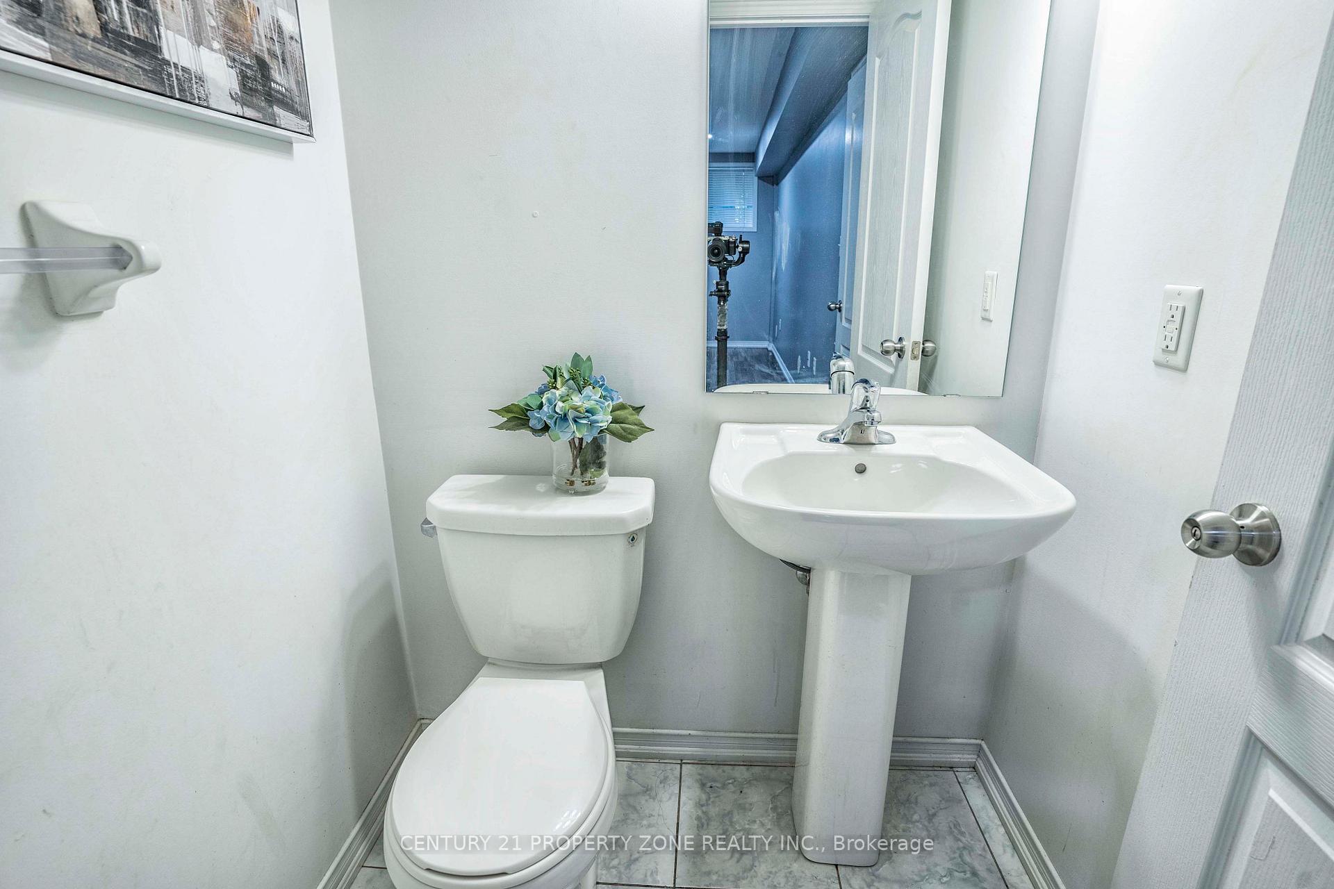 Photo 21 of Unit 4, 2500 Post Road, Oakville, River Oaks — HOMEH