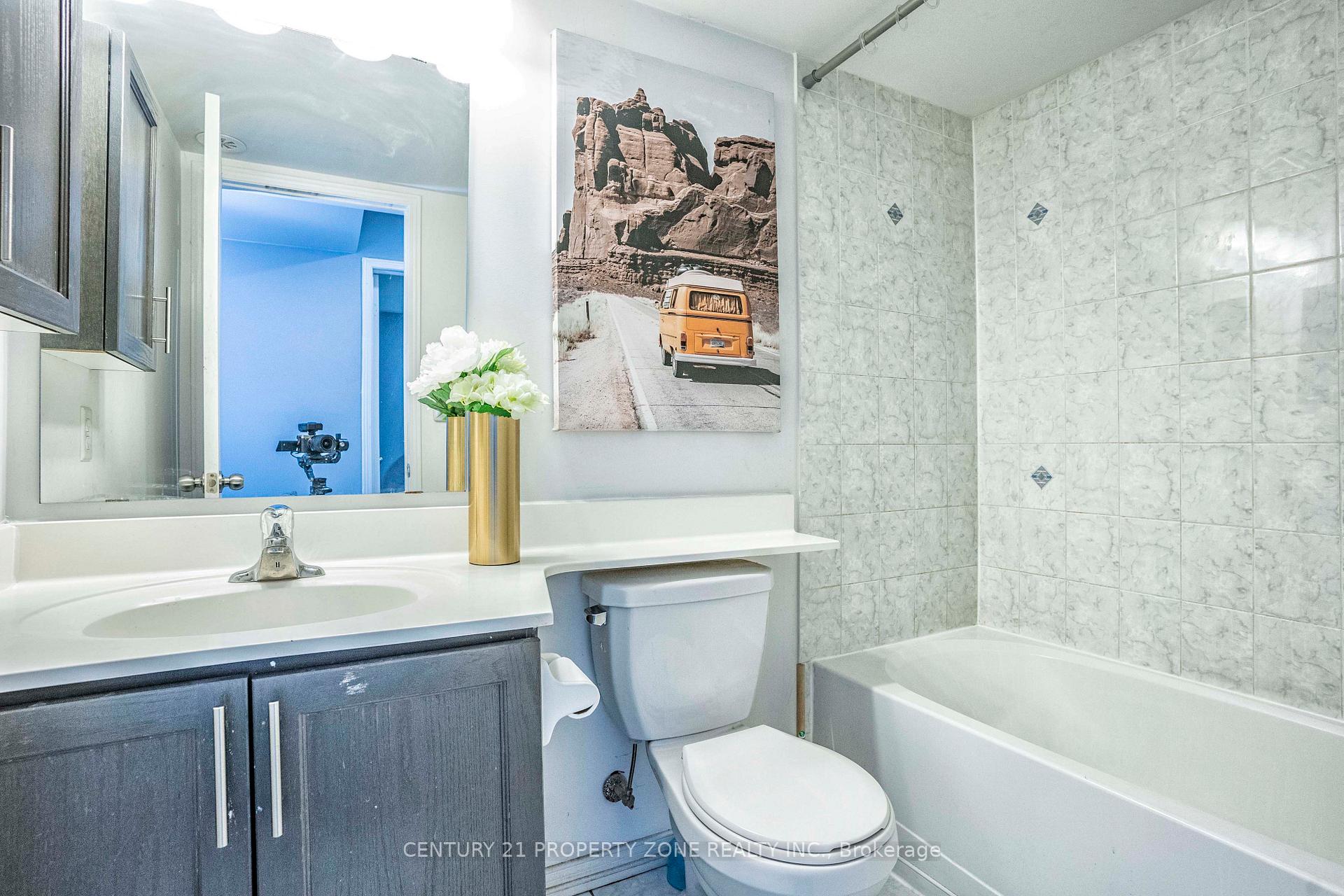 Photo 17 of Unit 4, 2500 Post Road, Oakville, River Oaks — HOMEH