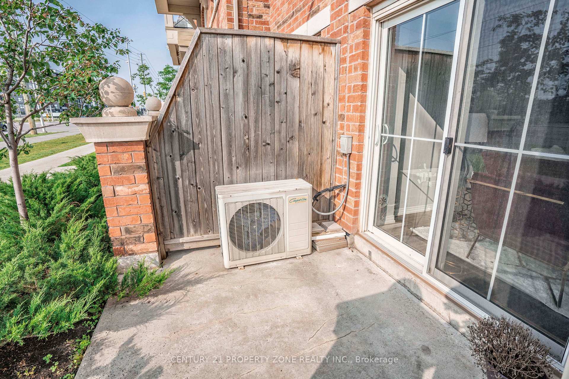 Photo 14 of Unit 4, 2500 Post Road, Oakville, River Oaks — HOMEH