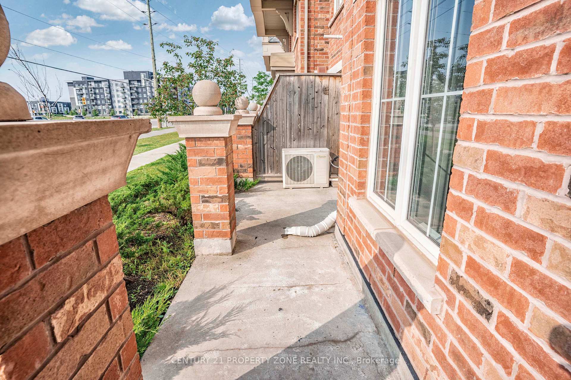 Photo 15 of Unit 4, 2500 Post Road, Oakville, River Oaks — HOMEH