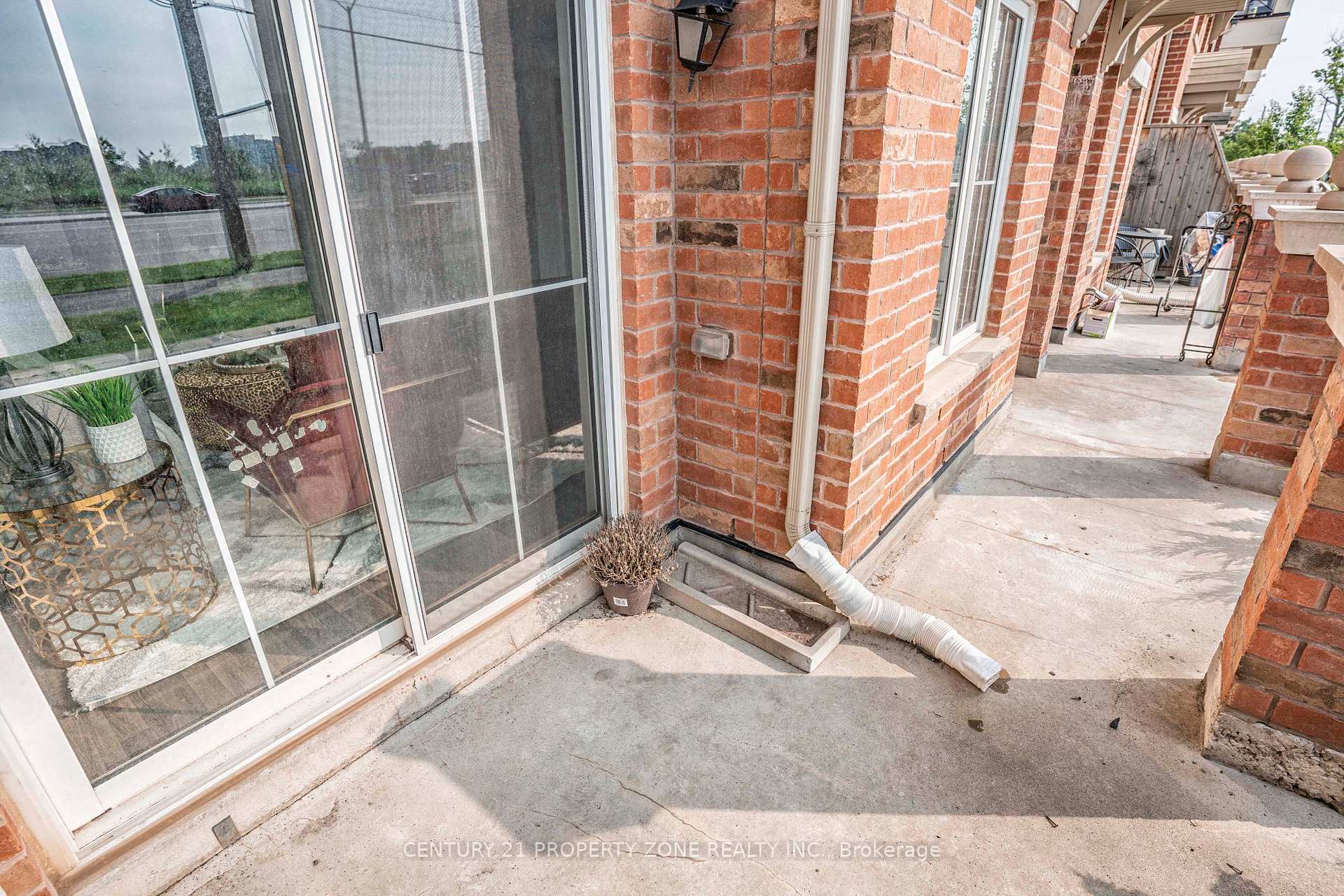 Photo 22 of Unit 4, 2500 Post Road, Oakville, River Oaks — HOMEH