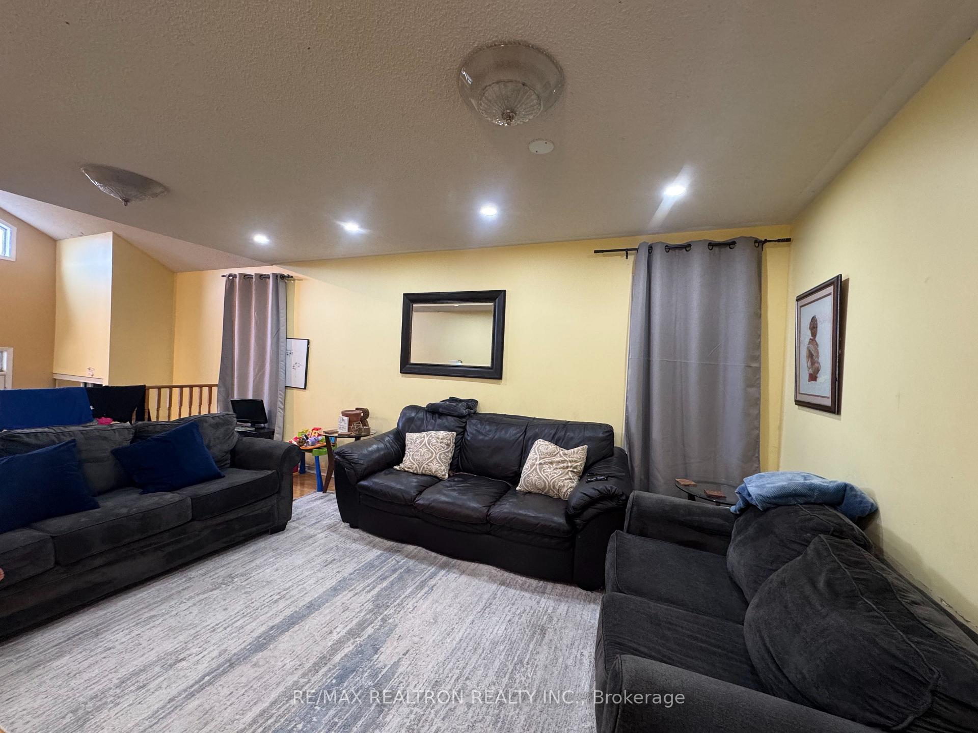Photo 11 of Unit Upper Lvl, 212 Van Scott Drive, Brampton, Northwest Sandalwood Parkway — HOMEH