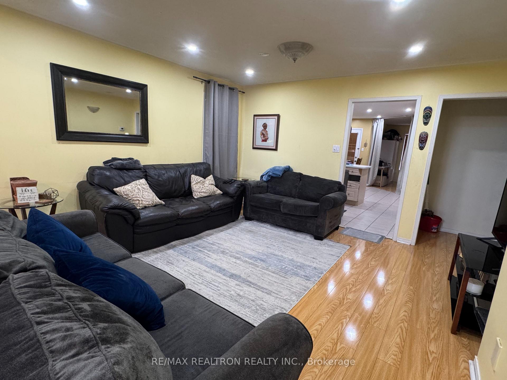 Photo 9 of Unit Upper Lvl, 212 Van Scott Drive, Brampton, Northwest Sandalwood Parkway — HOMEH