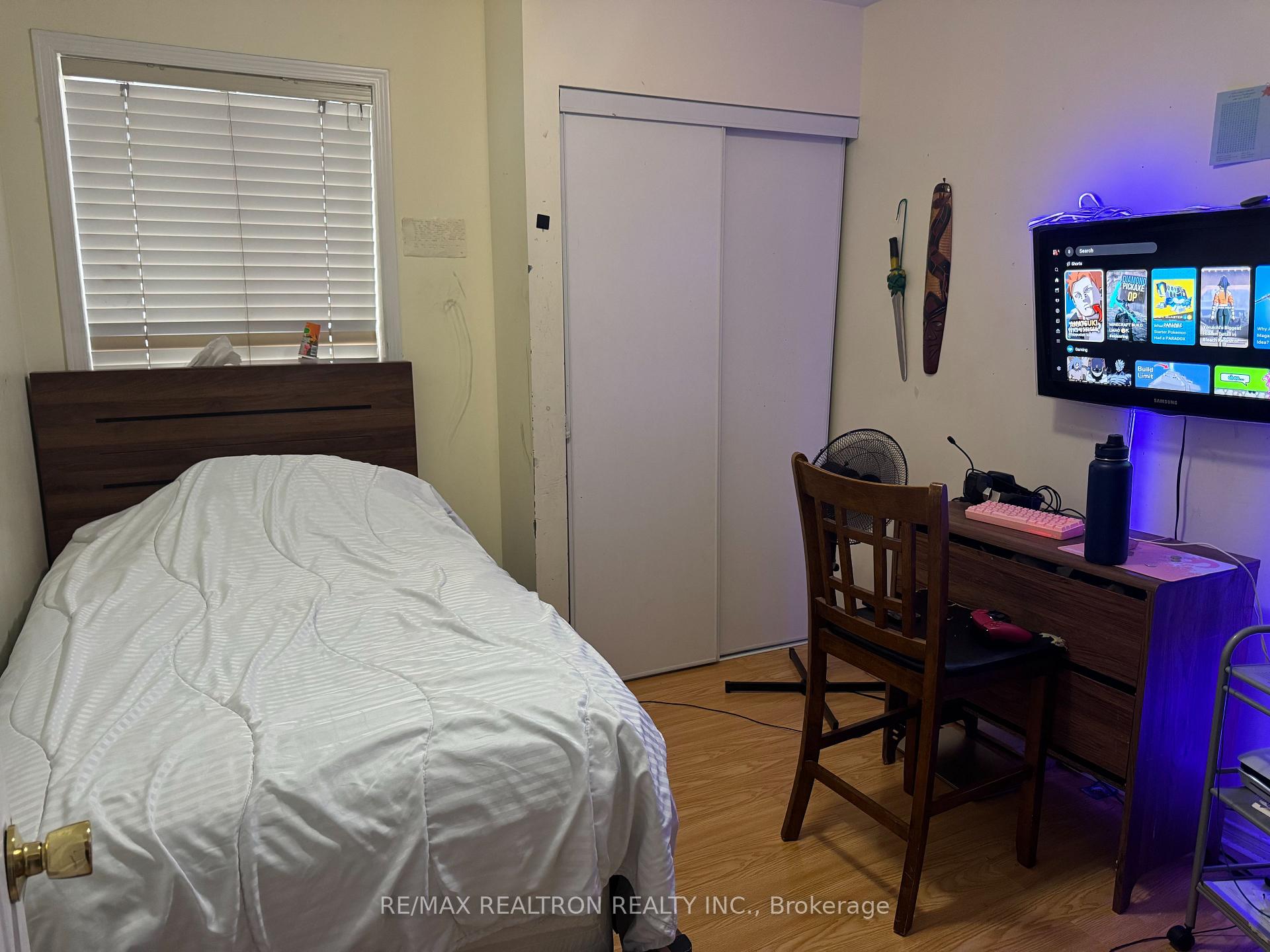 Photo 12 of Unit Upper Lvl, 212 Van Scott Drive, Brampton, Northwest Sandalwood Parkway — HOMEH