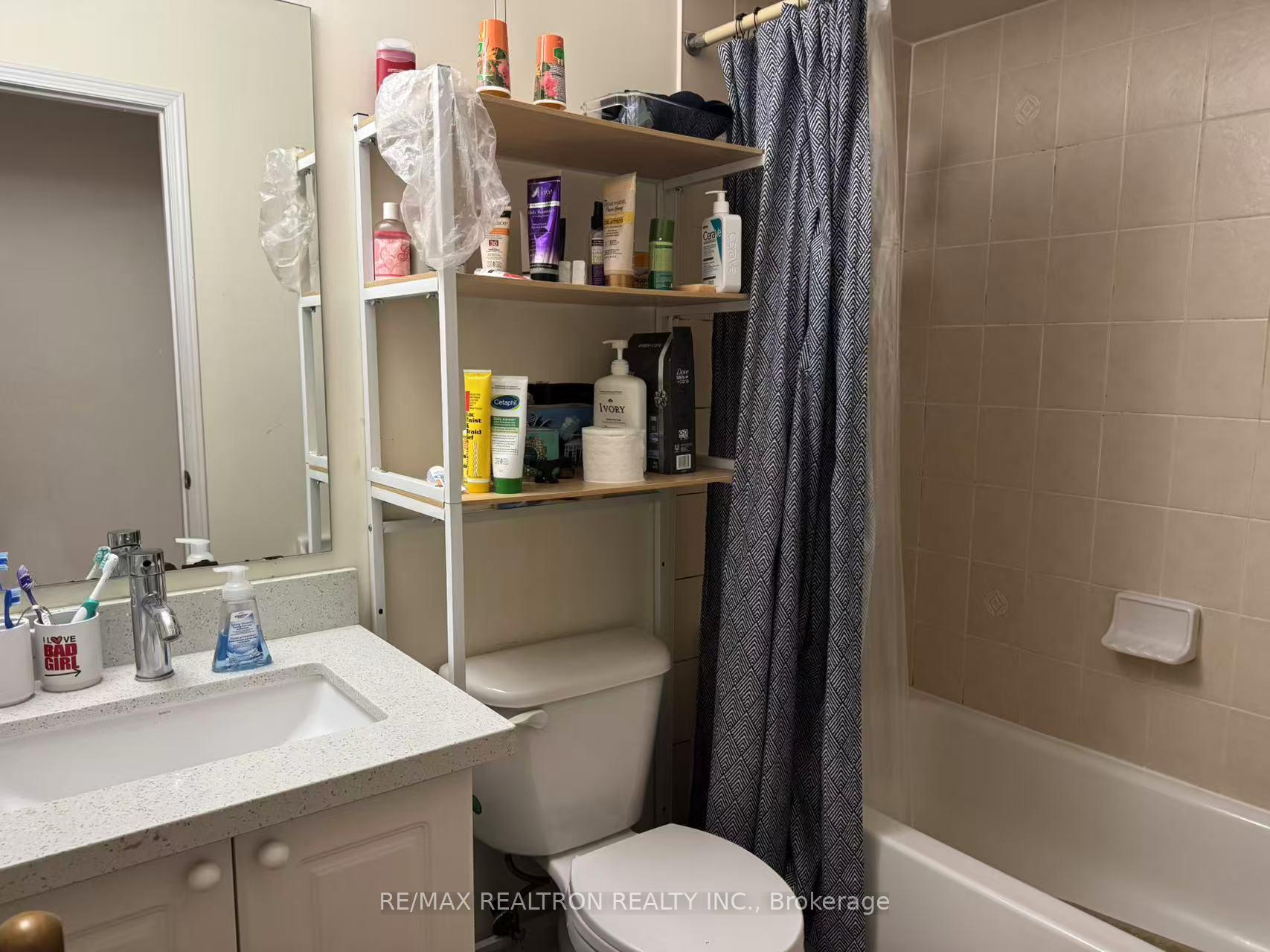 Photo 4 of Unit Upper Lvl, 212 Van Scott Drive, Brampton, Northwest Sandalwood Parkway — HOMEH