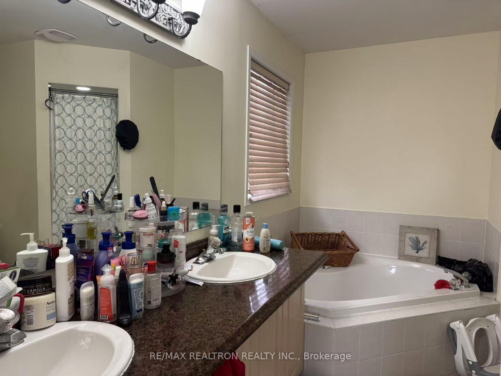 Photo 3 of Unit Upper Lvl, 212 Van Scott Drive, Brampton, Northwest Sandalwood Parkway — HOMEH