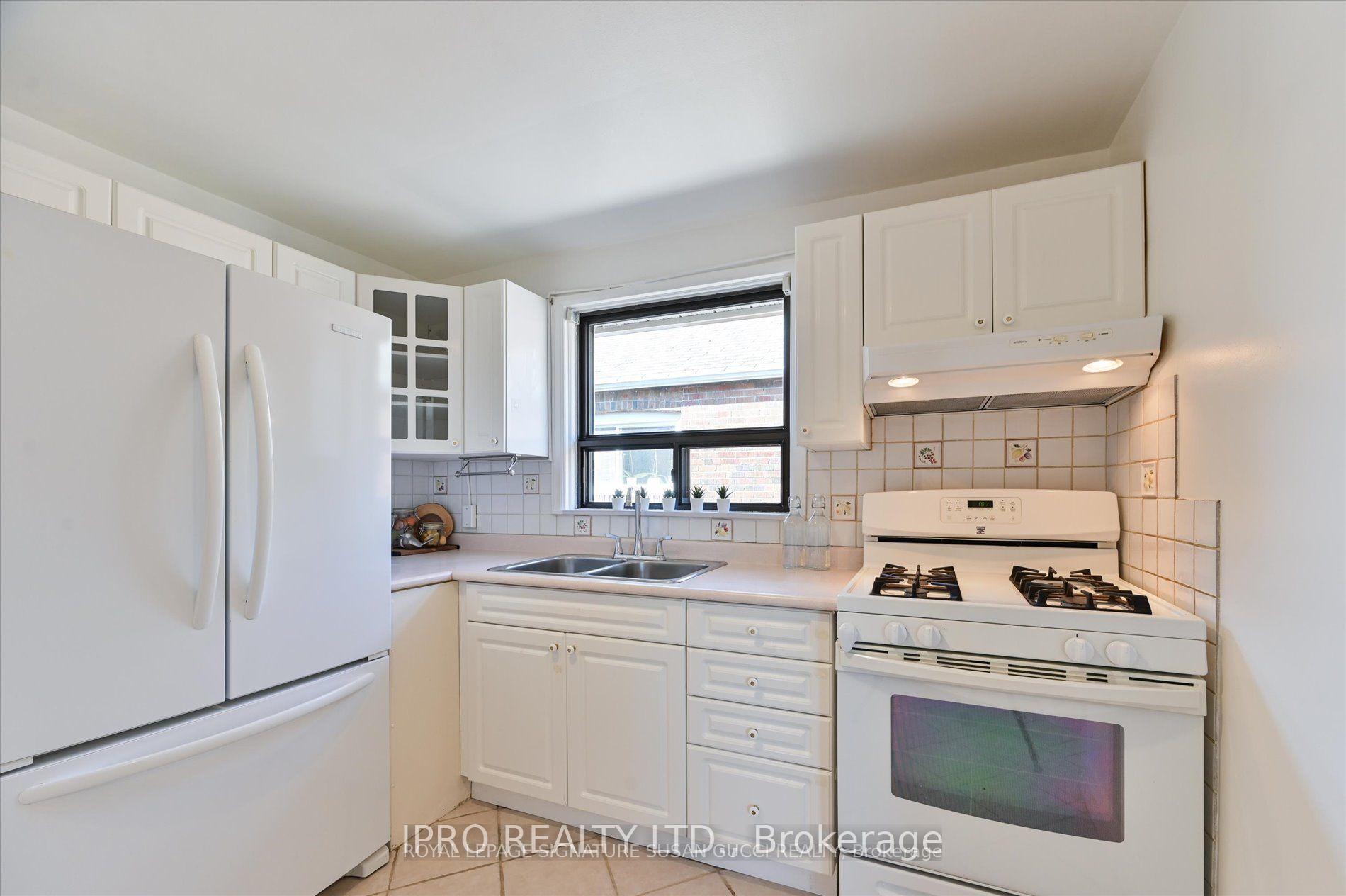 Photo 2 of 8 Northridge Avenue, Toronto, East York — HOMEH