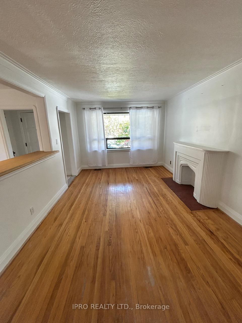 Photo 3 of 8 Northridge Avenue, Toronto, East York — HOMEH