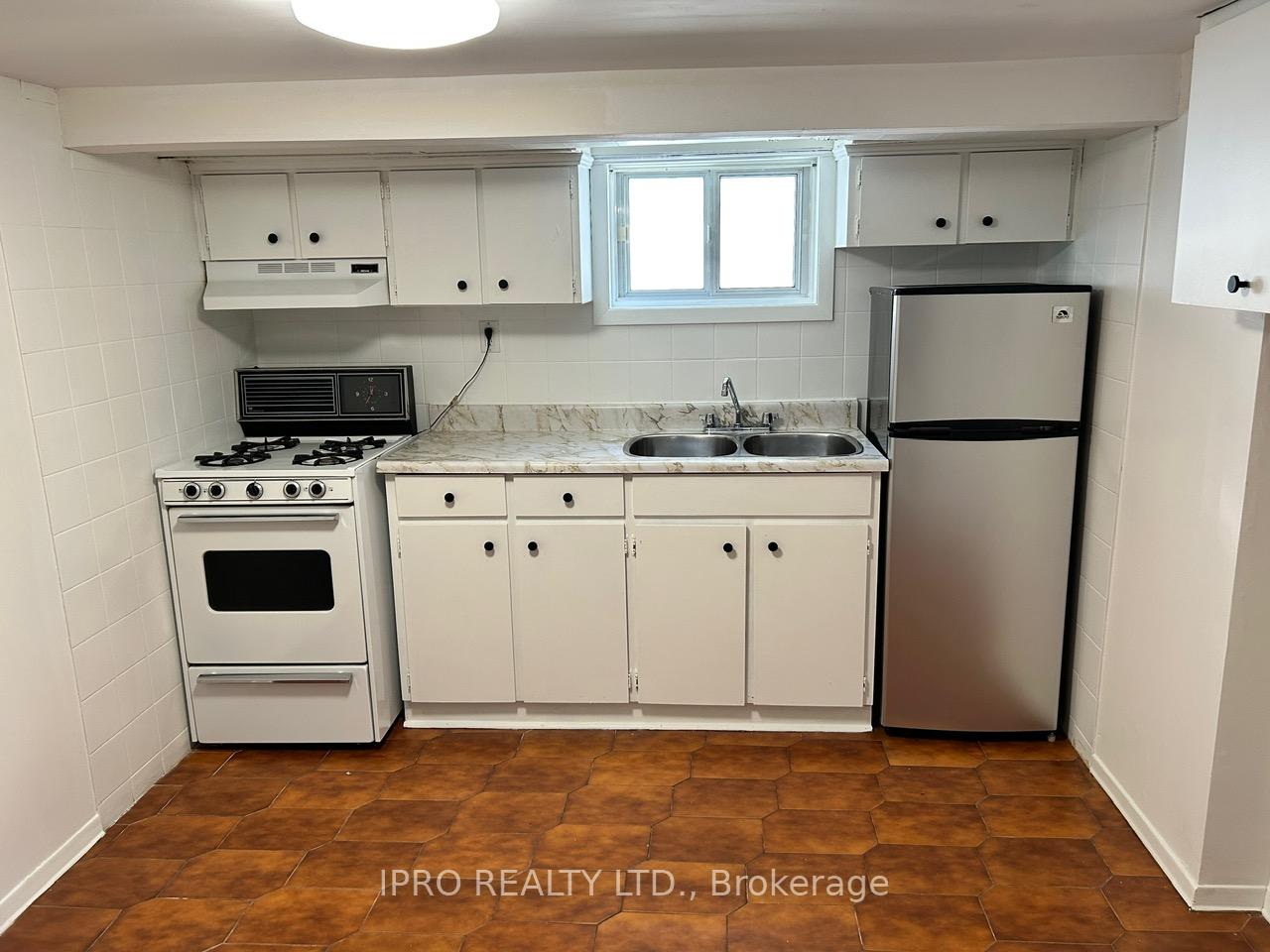 Photo 5 of 8 Northridge Avenue, Toronto, East York — HOMEH