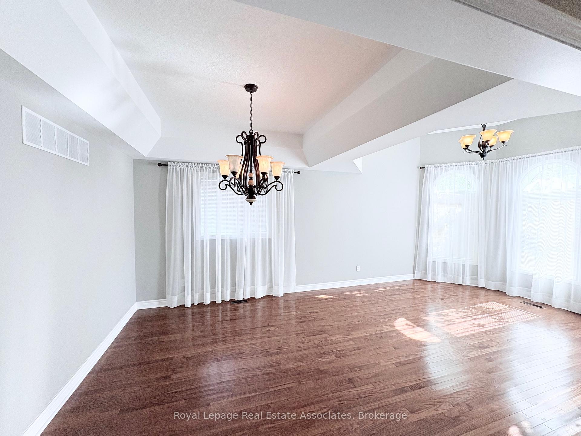 Photo 2 of 14 Callaghan Crescent, Halton Hills, Georgetown — HOMEH