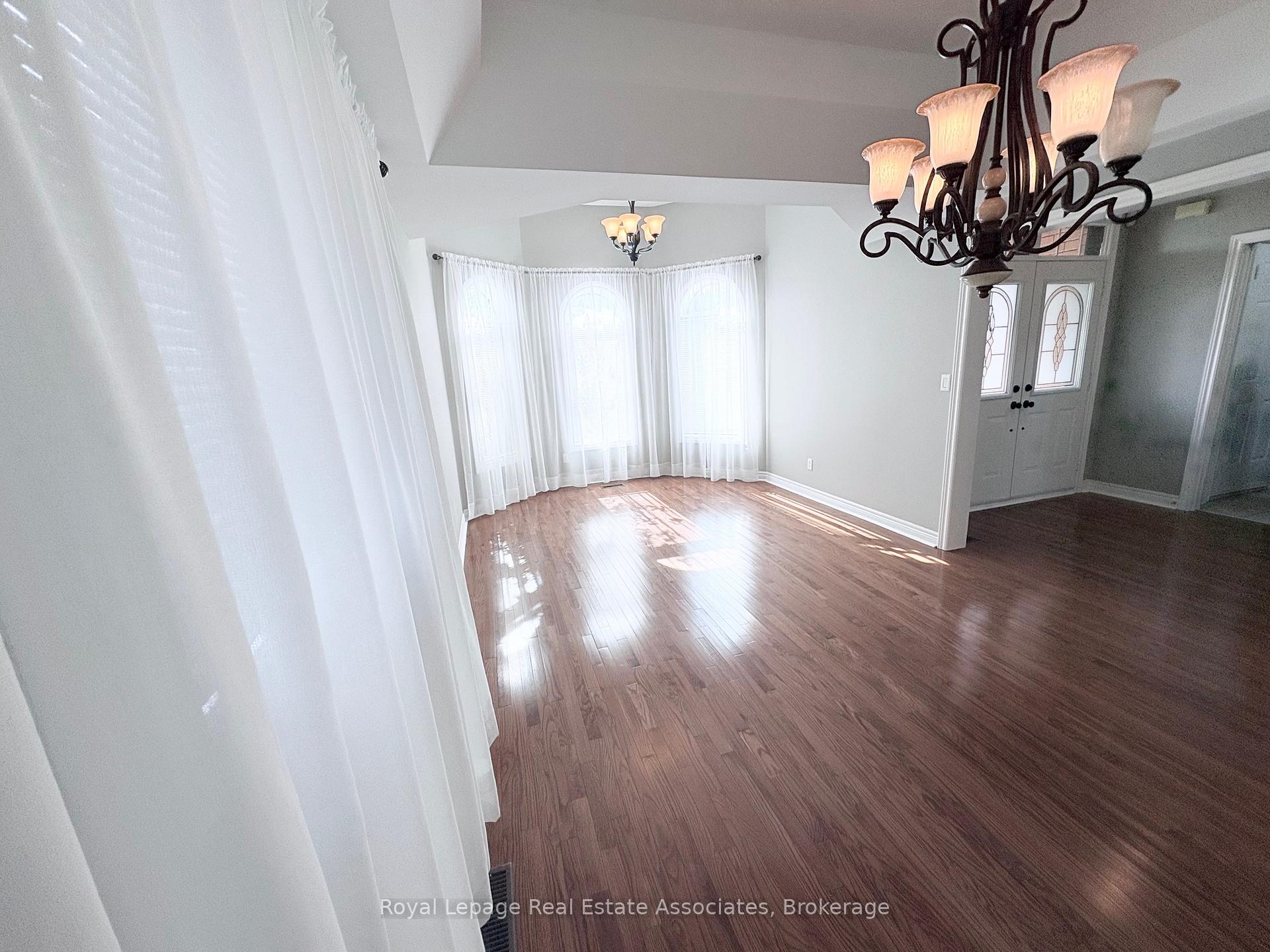 Photo 6 of 14 Callaghan Crescent, Halton Hills, Georgetown — HOMEH
