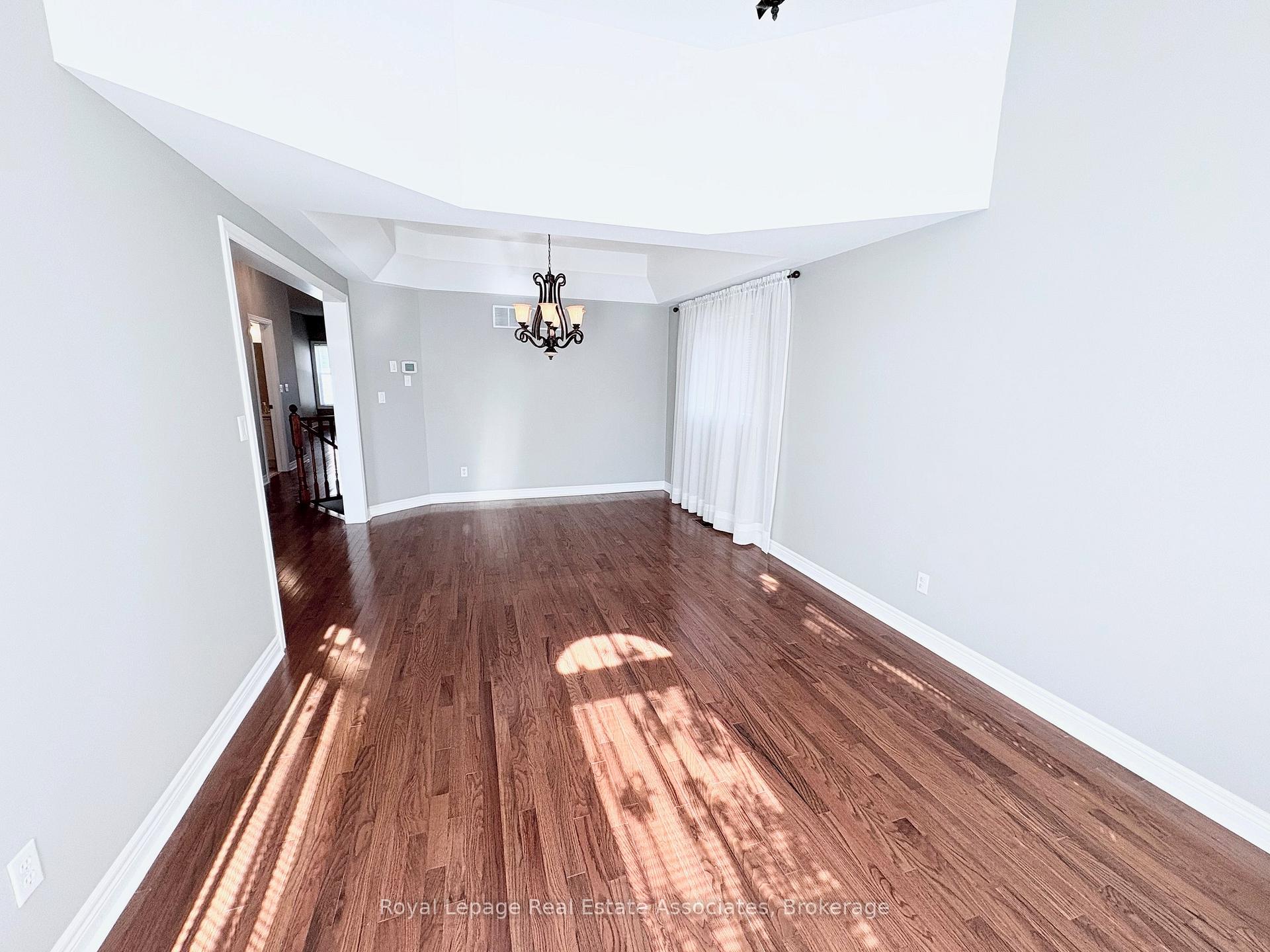 Photo 9 of 14 Callaghan Crescent, Halton Hills, Georgetown — HOMEH