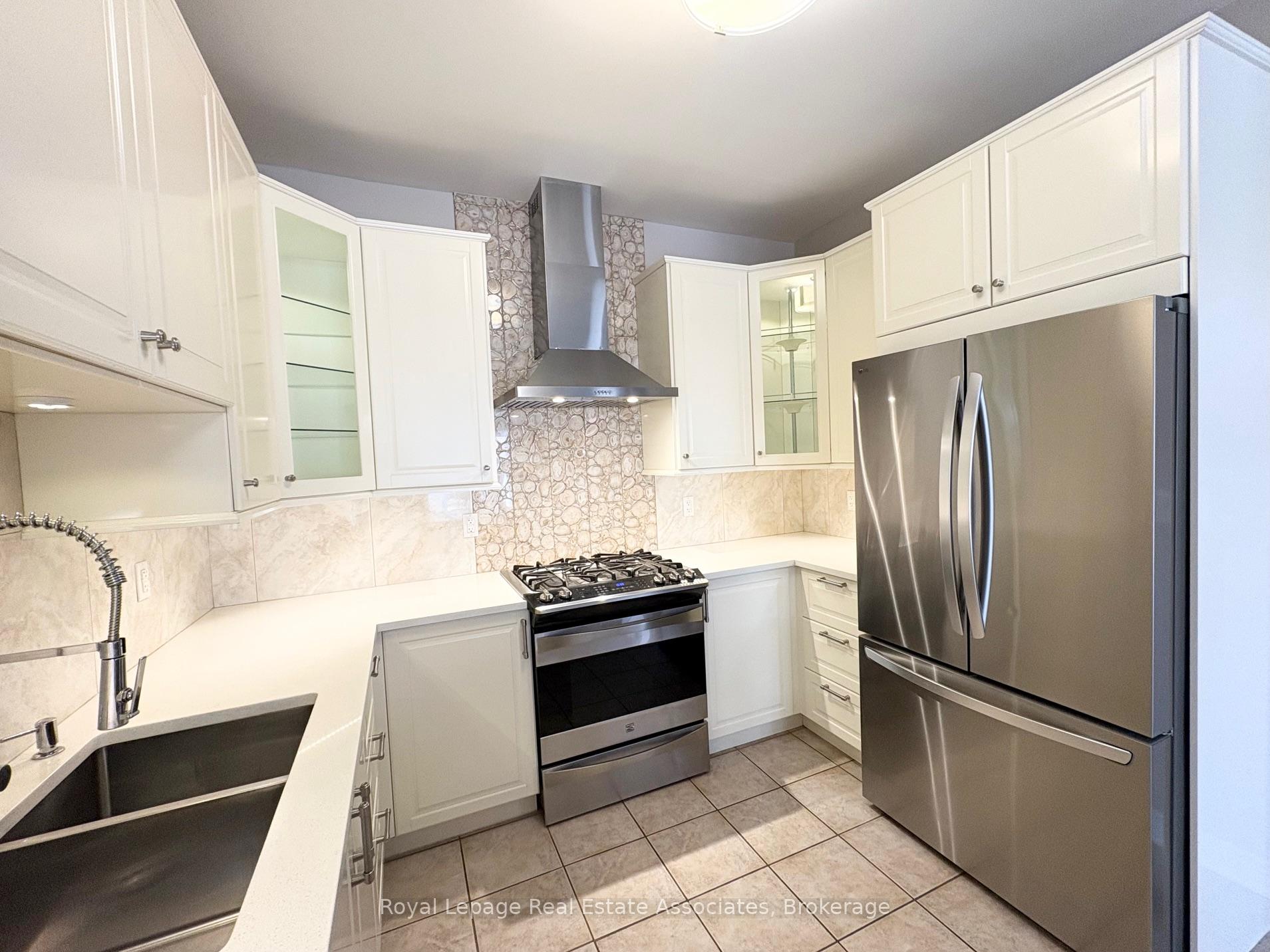 Photo 3 of 14 Callaghan Crescent, Halton Hills, Georgetown — HOMEH