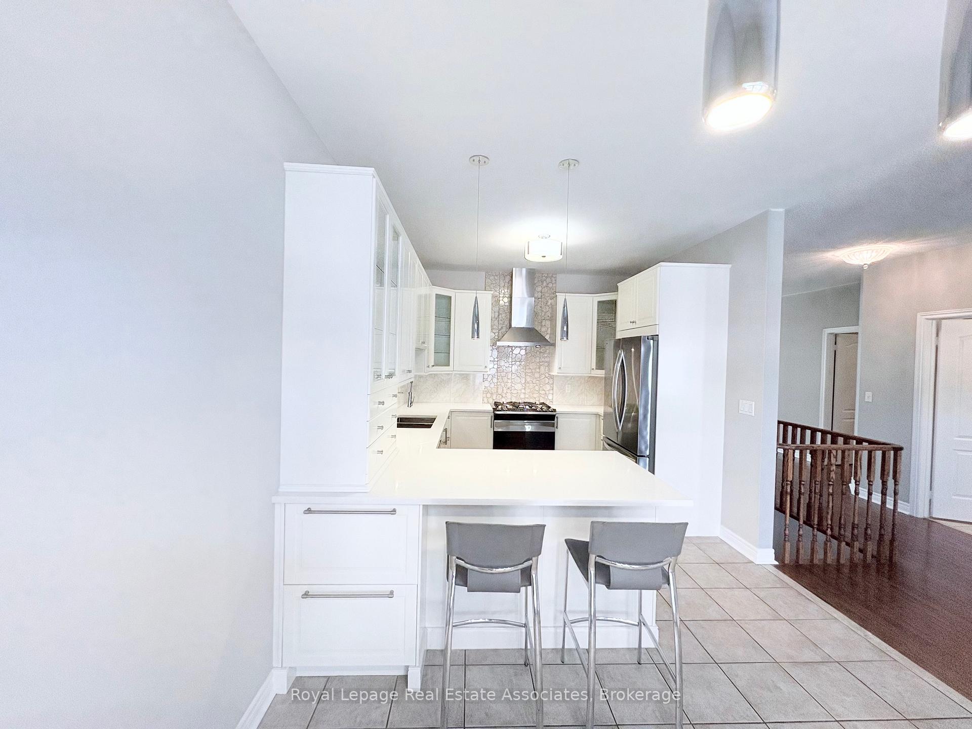 Photo 8 of 14 Callaghan Crescent, Halton Hills, Georgetown — HOMEH