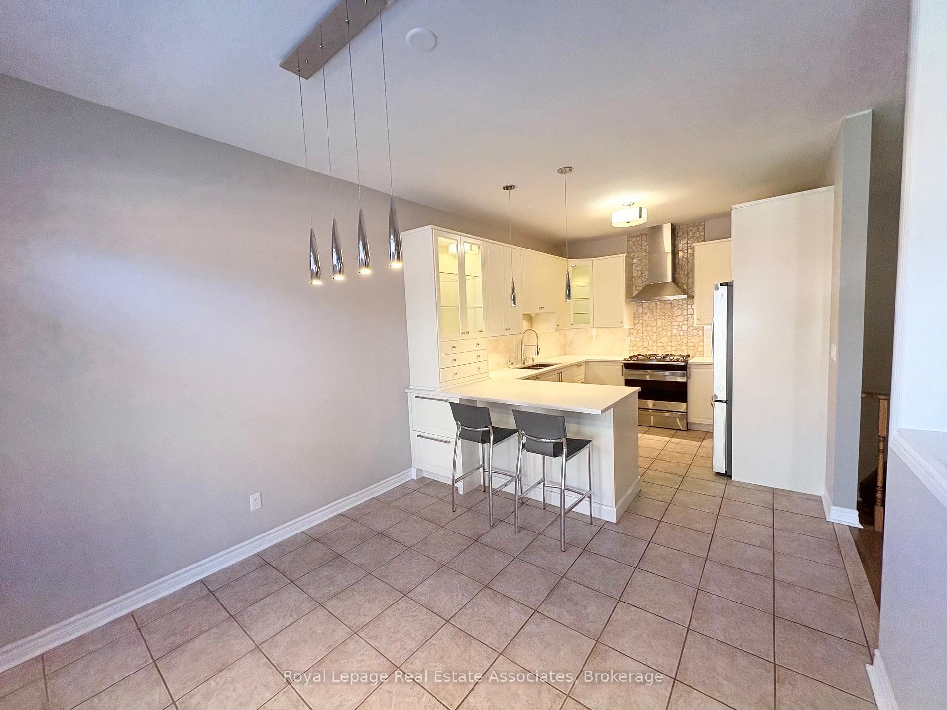 Photo 4 of 14 Callaghan Crescent, Halton Hills, Georgetown — HOMEH