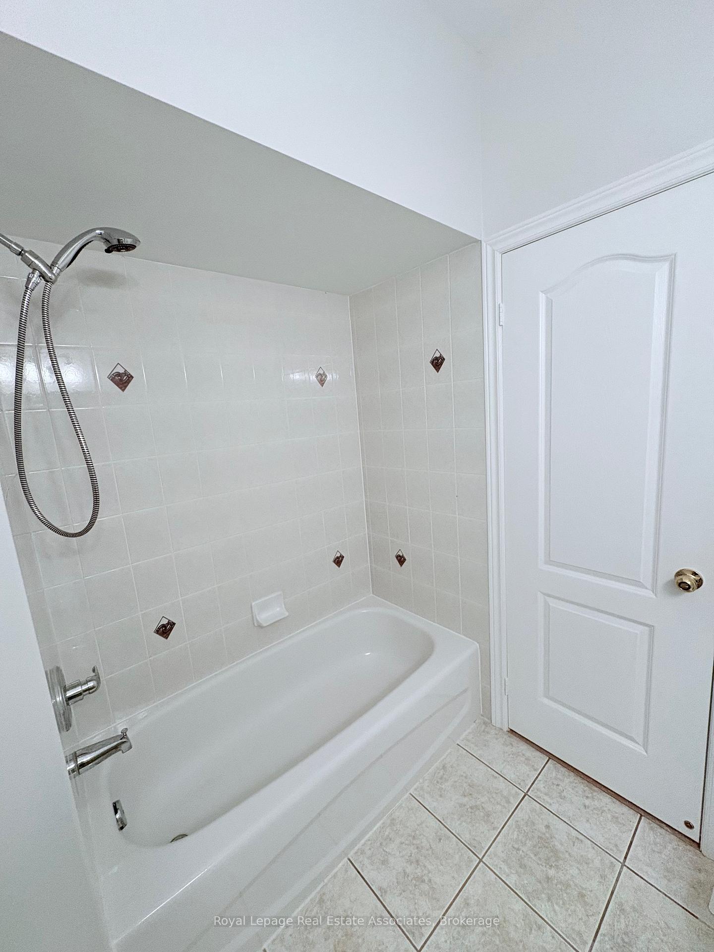 Photo 16 of 14 Callaghan Crescent, Halton Hills, Georgetown — HOMEH