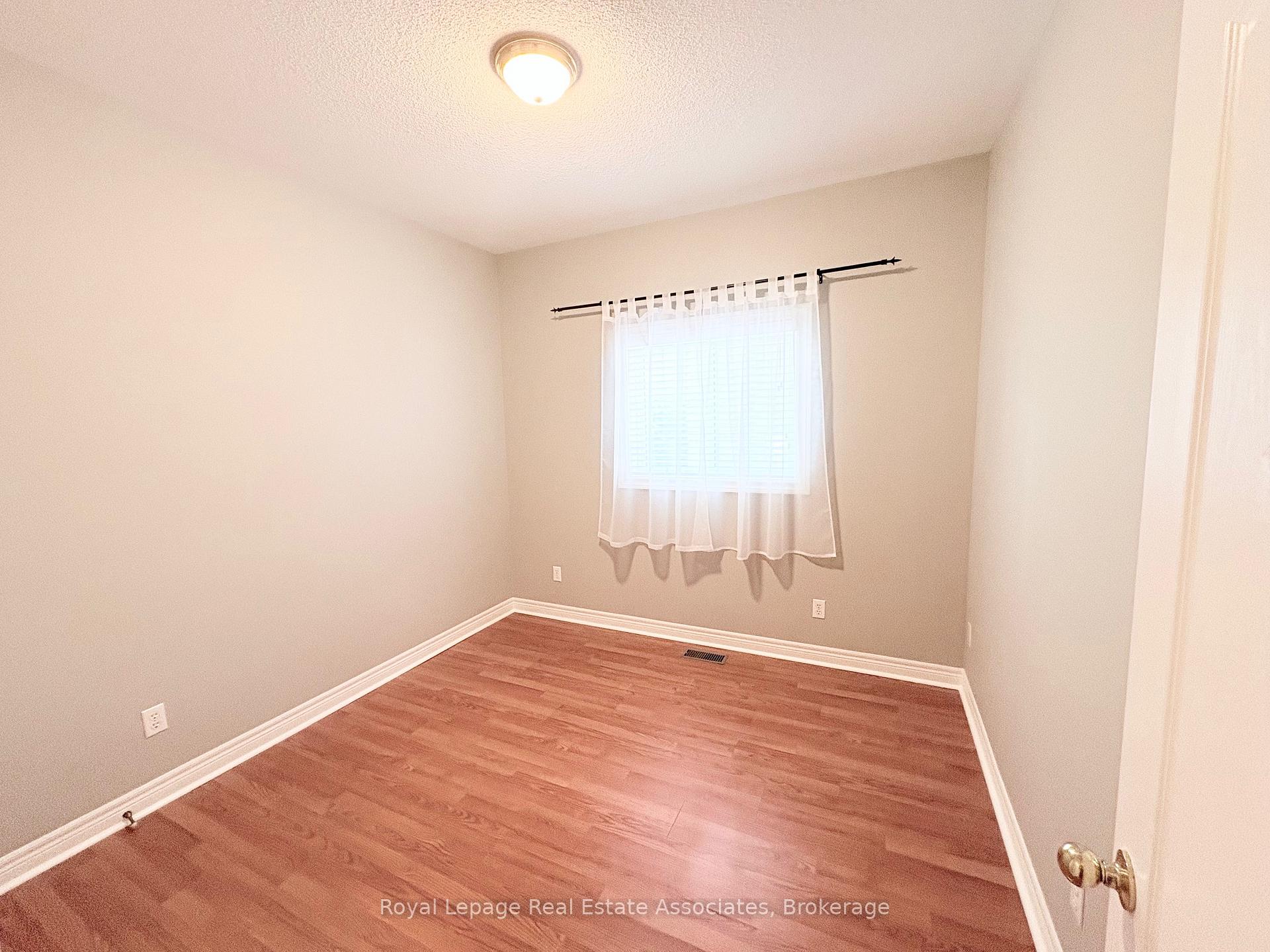 Photo 10 of 14 Callaghan Crescent, Halton Hills, Georgetown — HOMEH