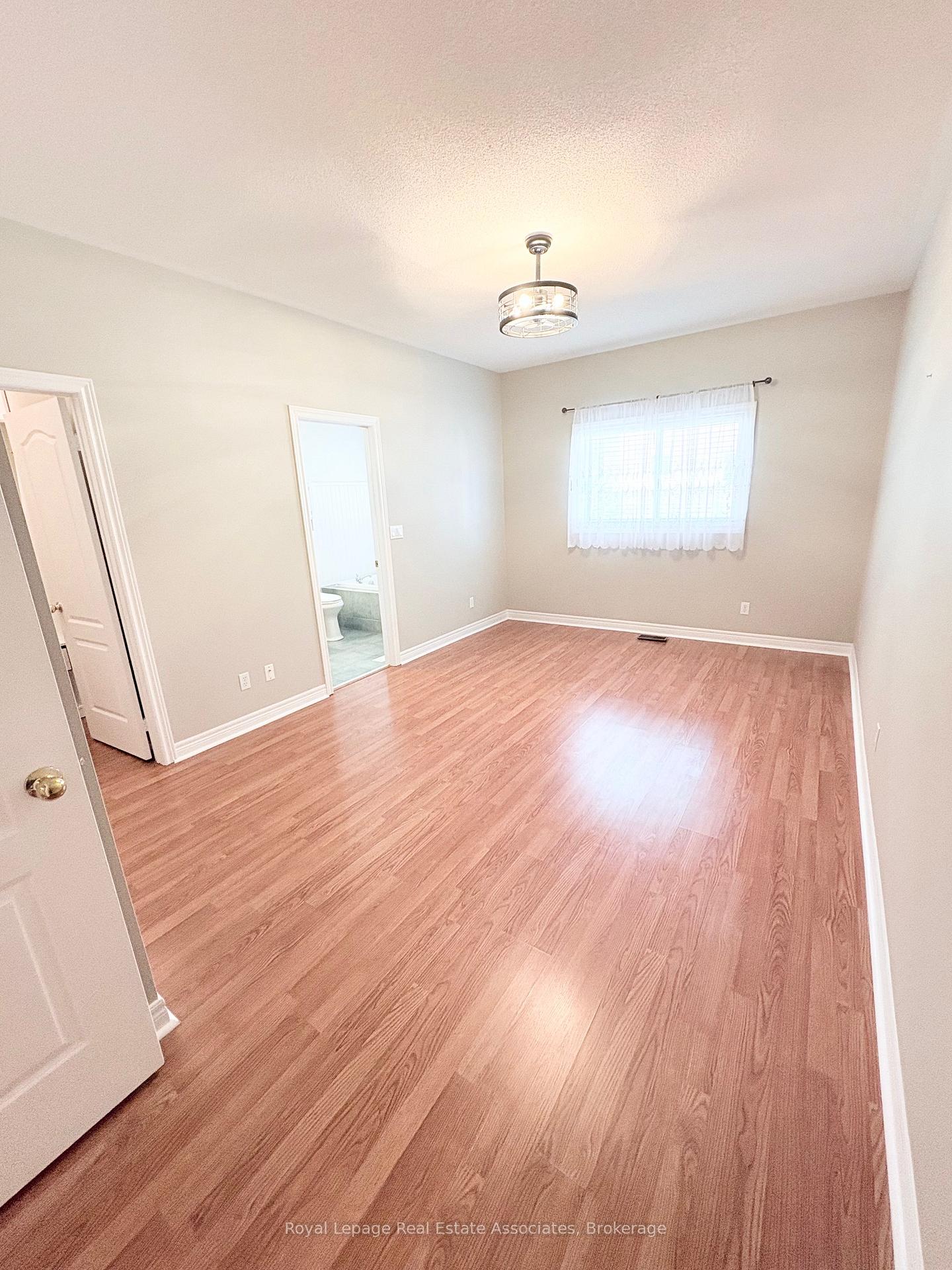 Photo 24 of 14 Callaghan Crescent, Halton Hills, Georgetown — HOMEH