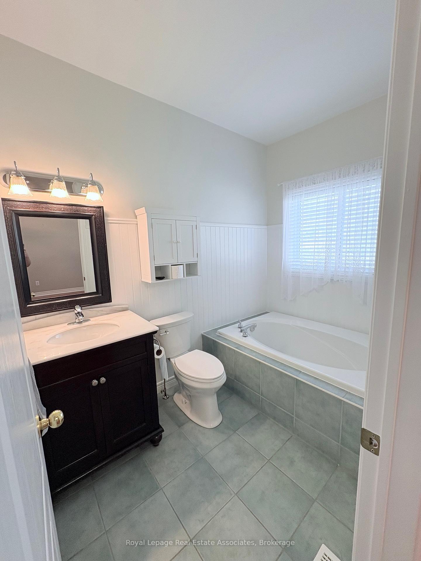 Photo 12 of 14 Callaghan Crescent, Halton Hills, Georgetown — HOMEH