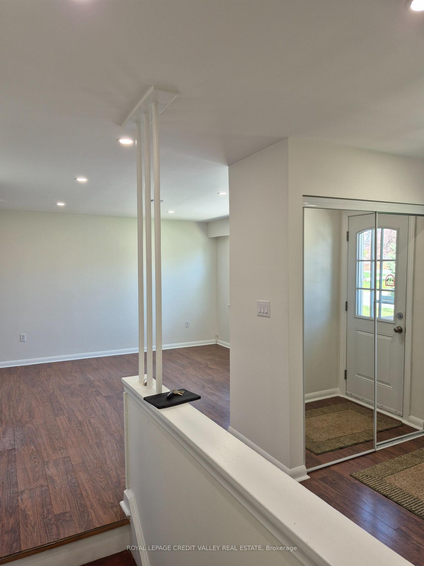 Photo 3 of 89 Cornwall Road S, Brampton, Brampton East — HOMEH