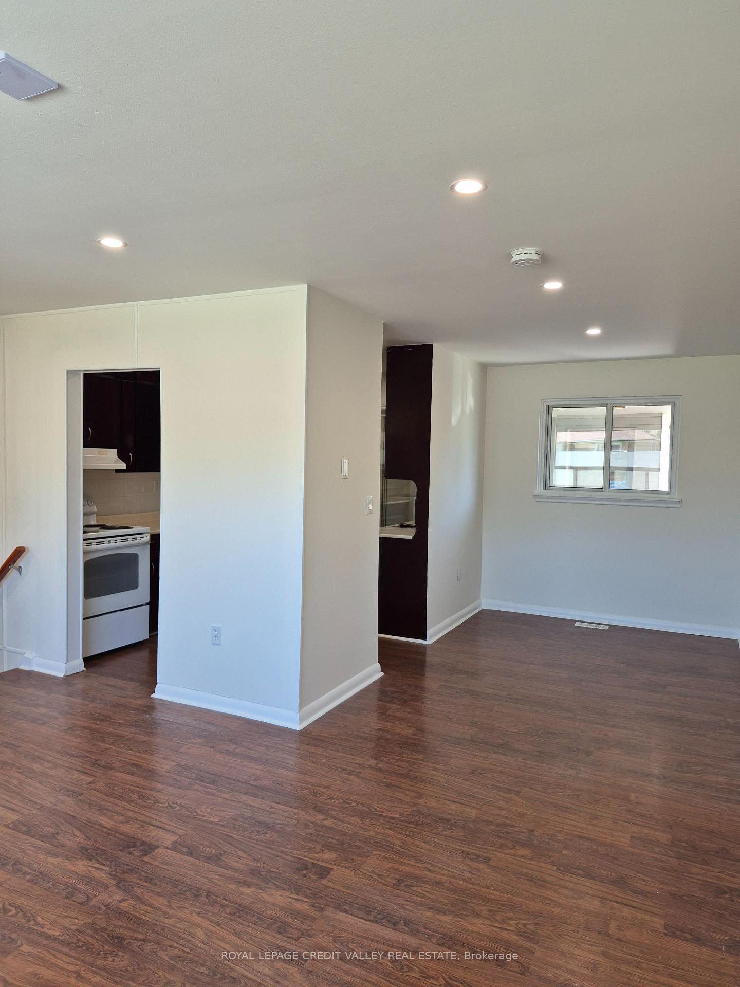 Photo 2 of 89 Cornwall Road S, Brampton, Brampton East — HOMEH