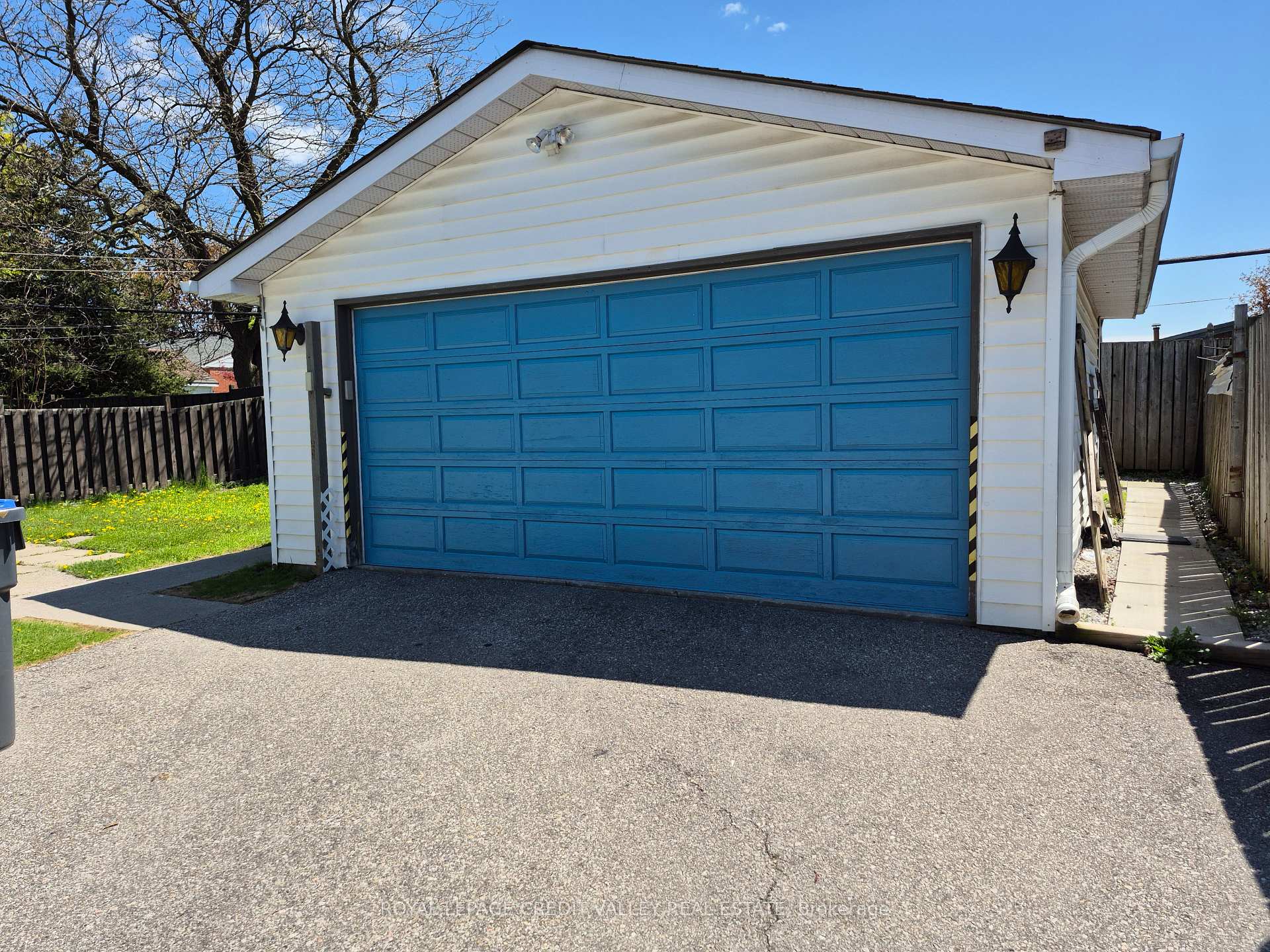 Photo 4 of 89 Cornwall Road S, Brampton, Brampton East — HOMEH