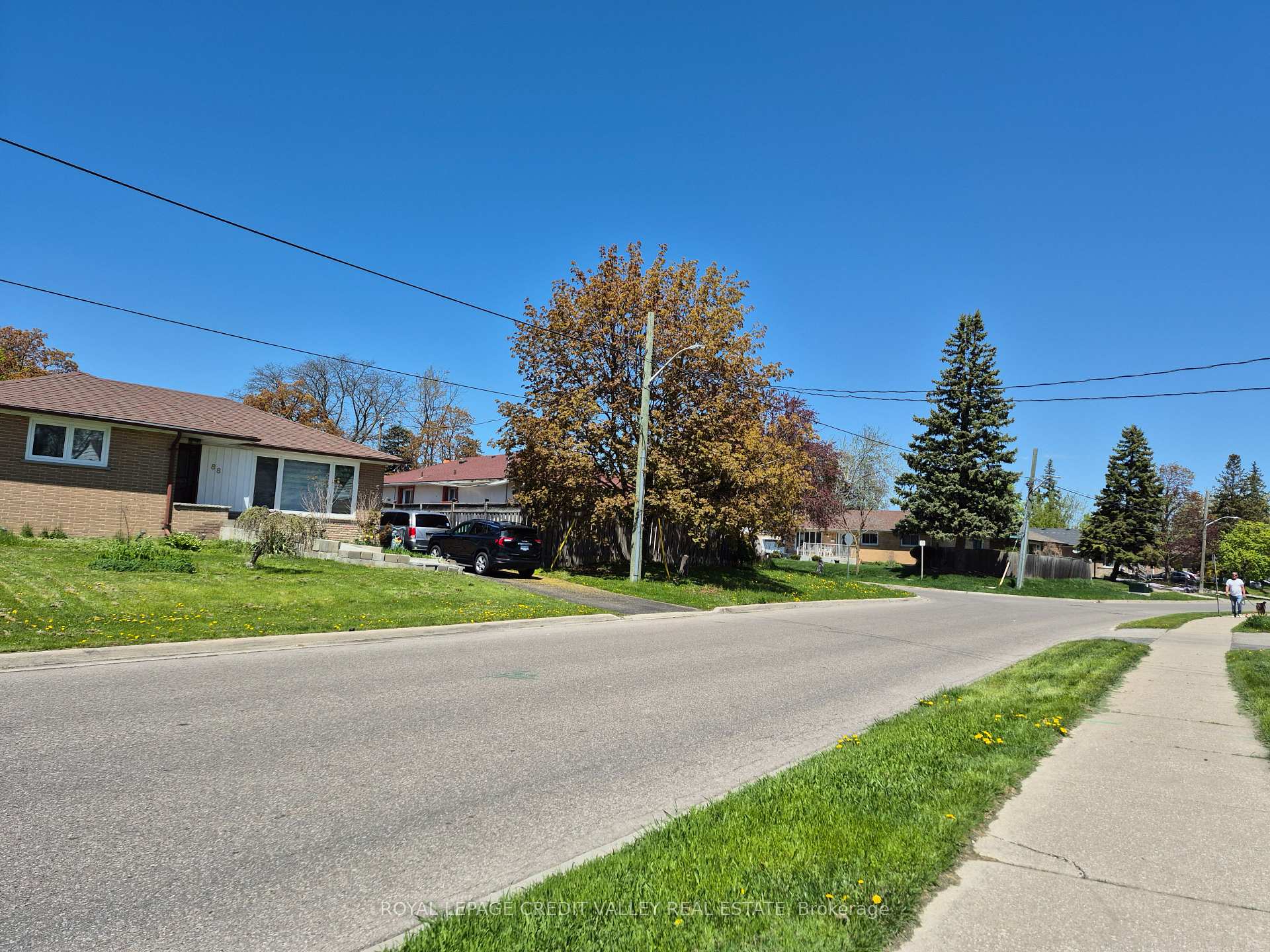Photo 5 of 89 Cornwall Road S, Brampton, Brampton East — HOMEH