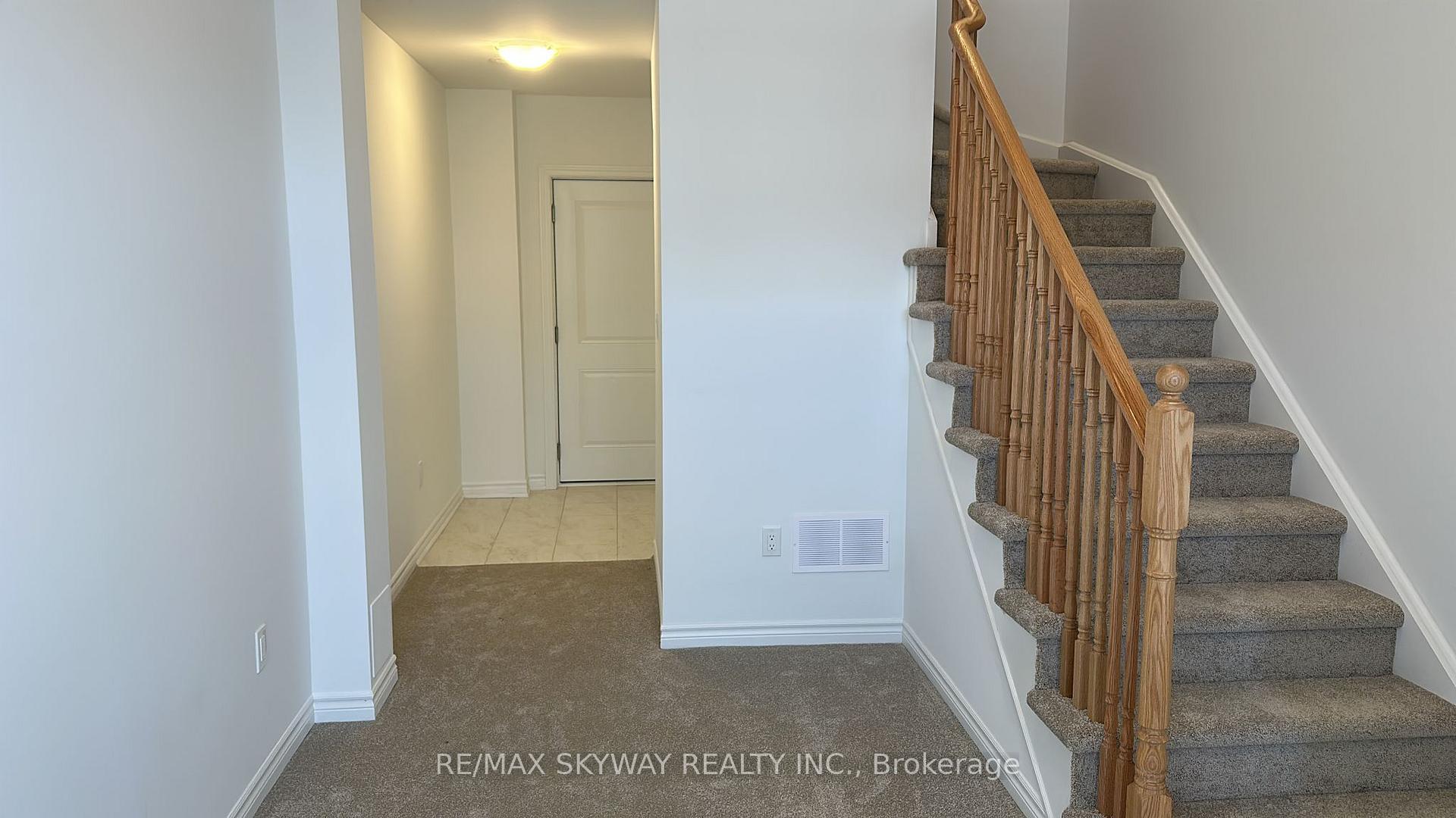 Photo 5 of 425 Dougall Avenue, Caledon, Rural Caledon — HOMEH
