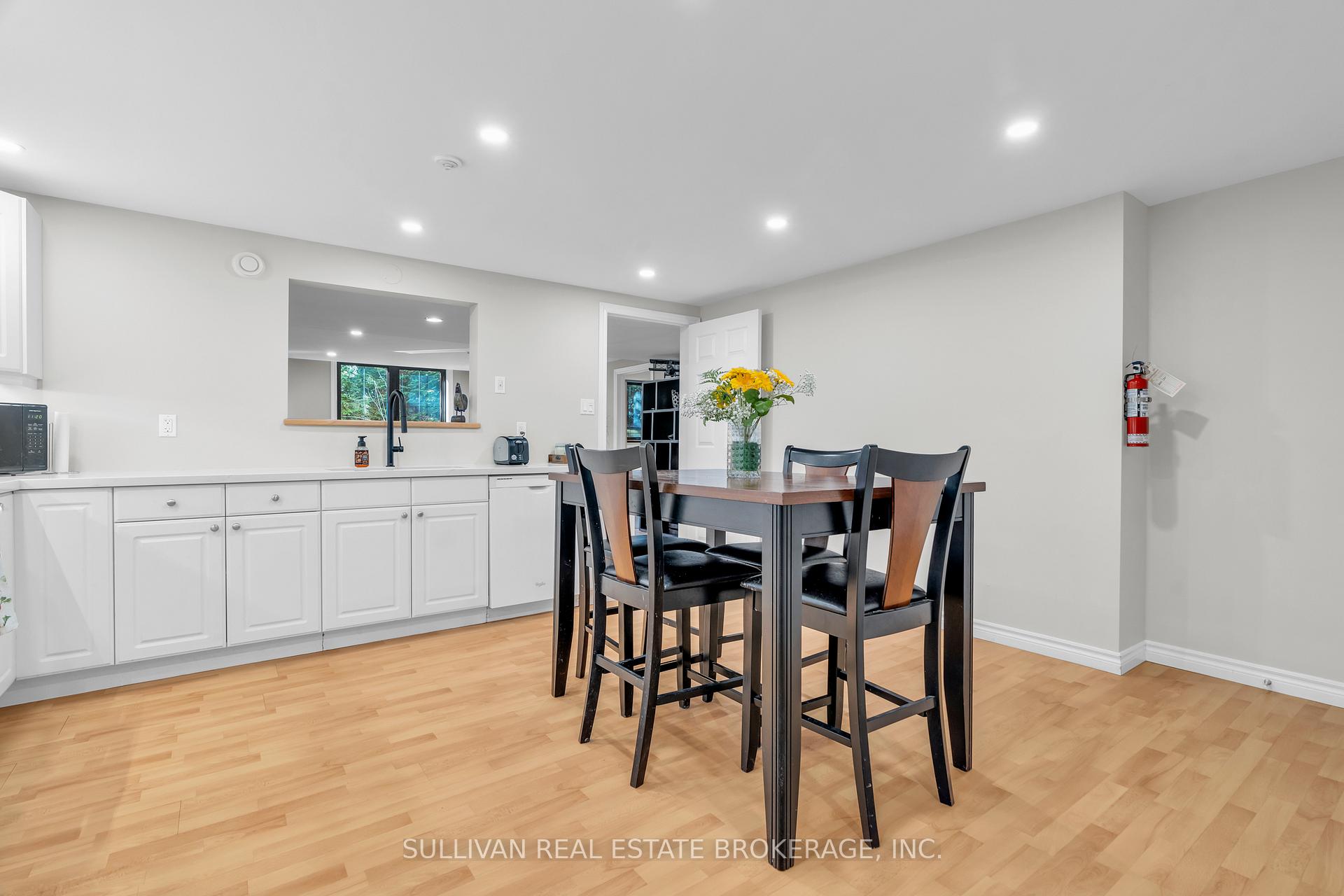 Photo 6 of Unit B, 58 Glenholme Drive, Guelph, York/Watson Industrial Park — HOMEH