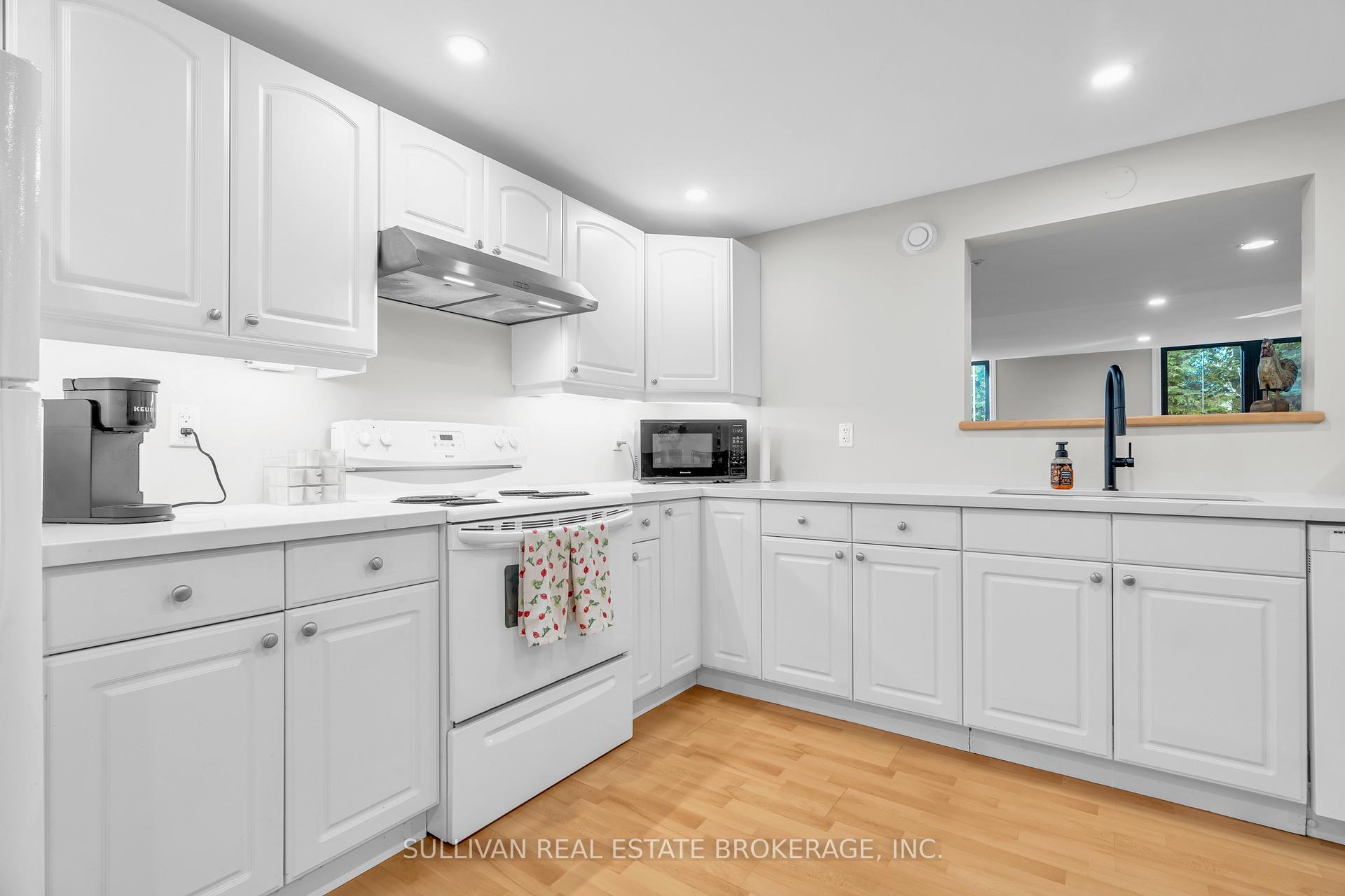 Photo 7 of Unit B, 58 Glenholme Drive, Guelph, York/Watson Industrial Park — HOMEH