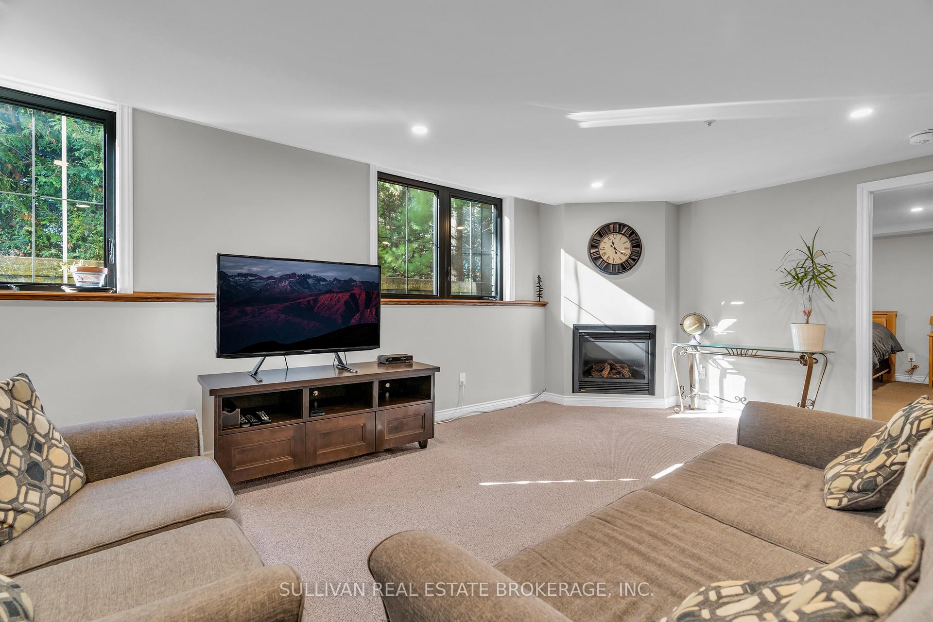 Photo 9 of Unit B, 58 Glenholme Drive, Guelph, York/Watson Industrial Park — HOMEH