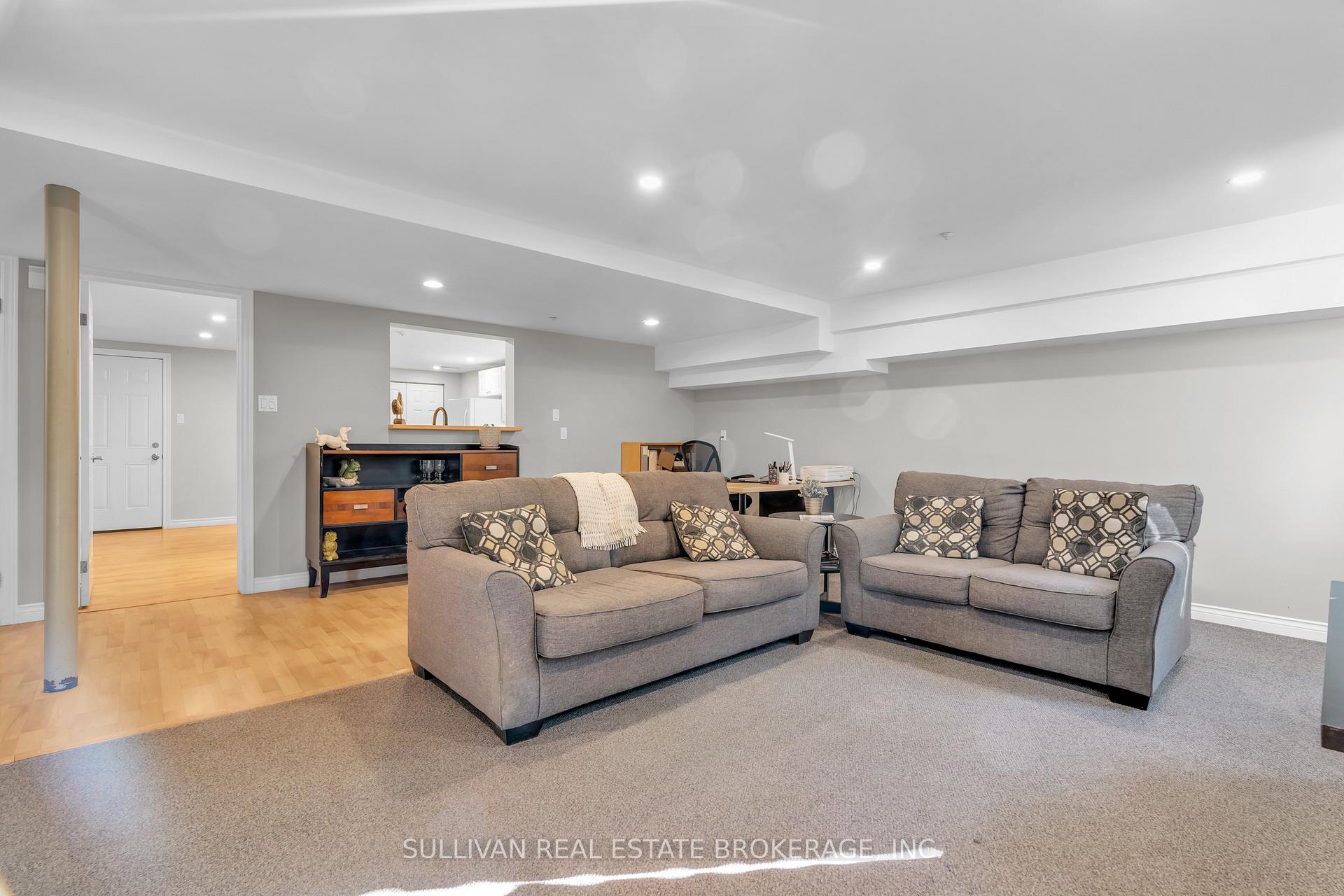 Photo 11 of Unit B, 58 Glenholme Drive, Guelph, York/Watson Industrial Park — HOMEH